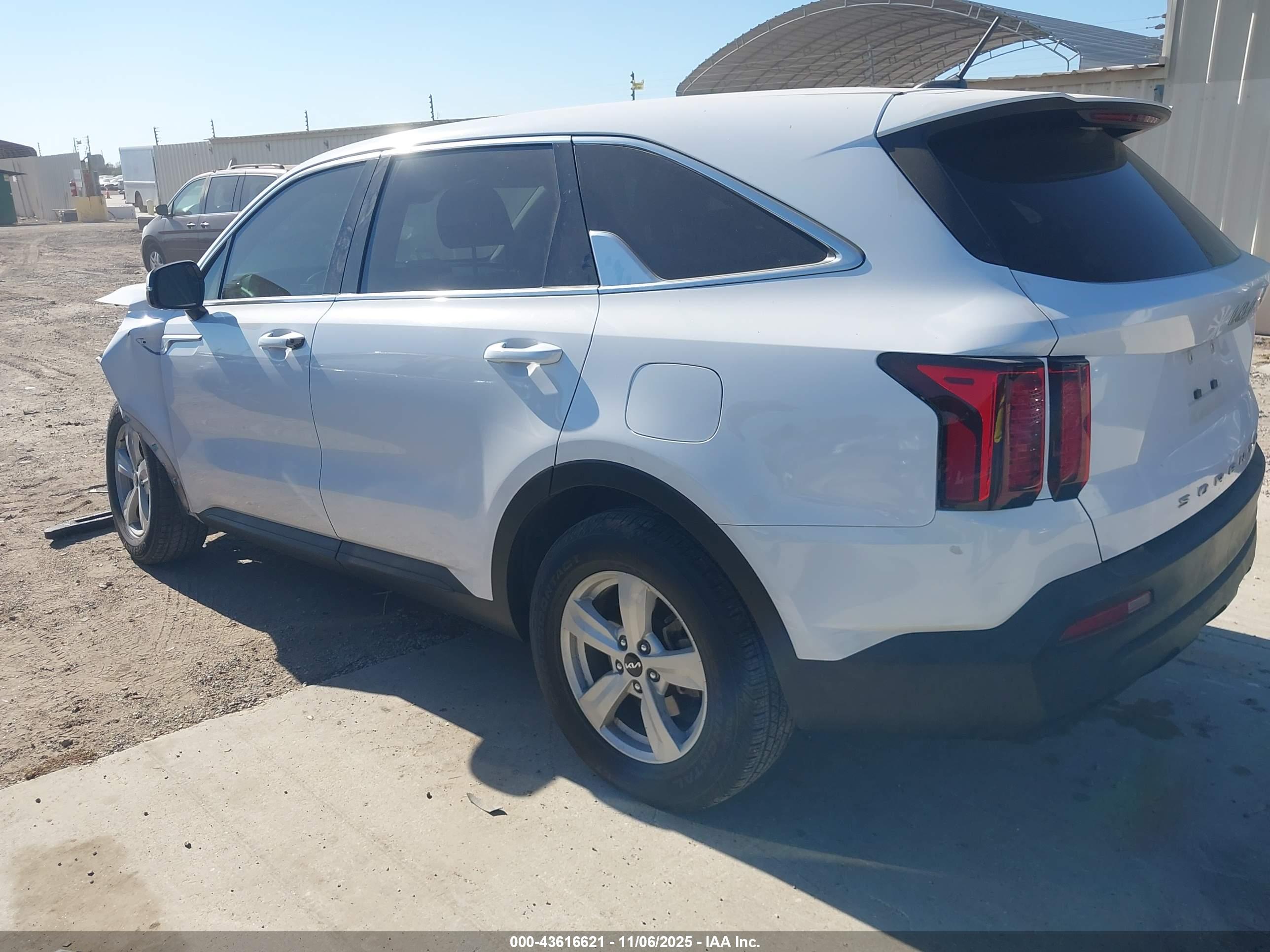 KIA SORENTO image 3