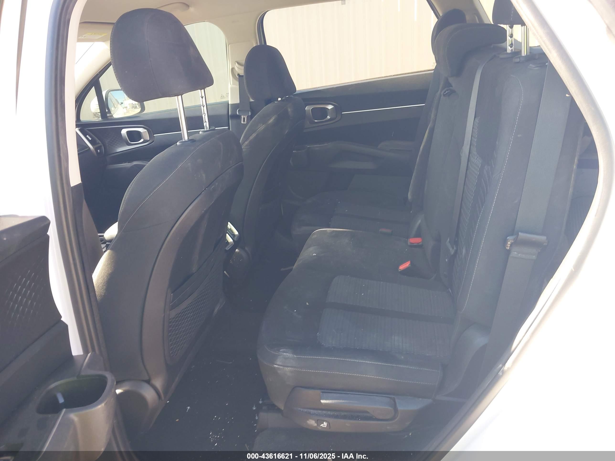KIA SORENTO image 8