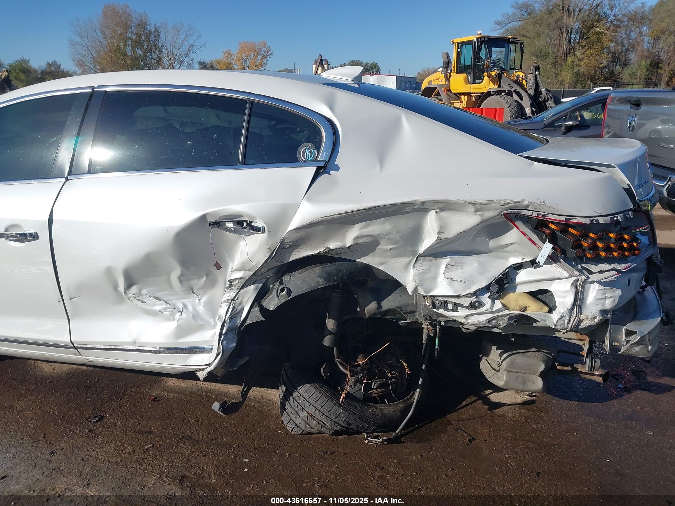 BUICK LACROSSE image 6