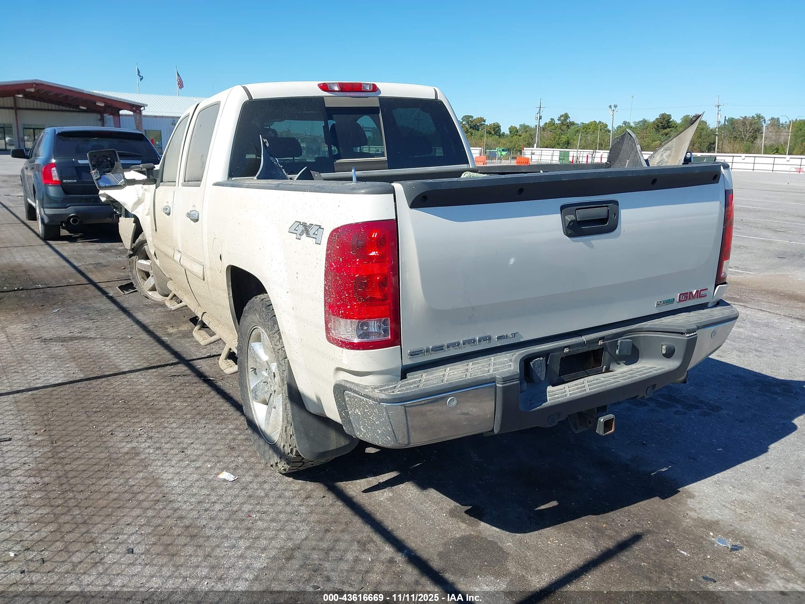 GMC SIERRA image 3