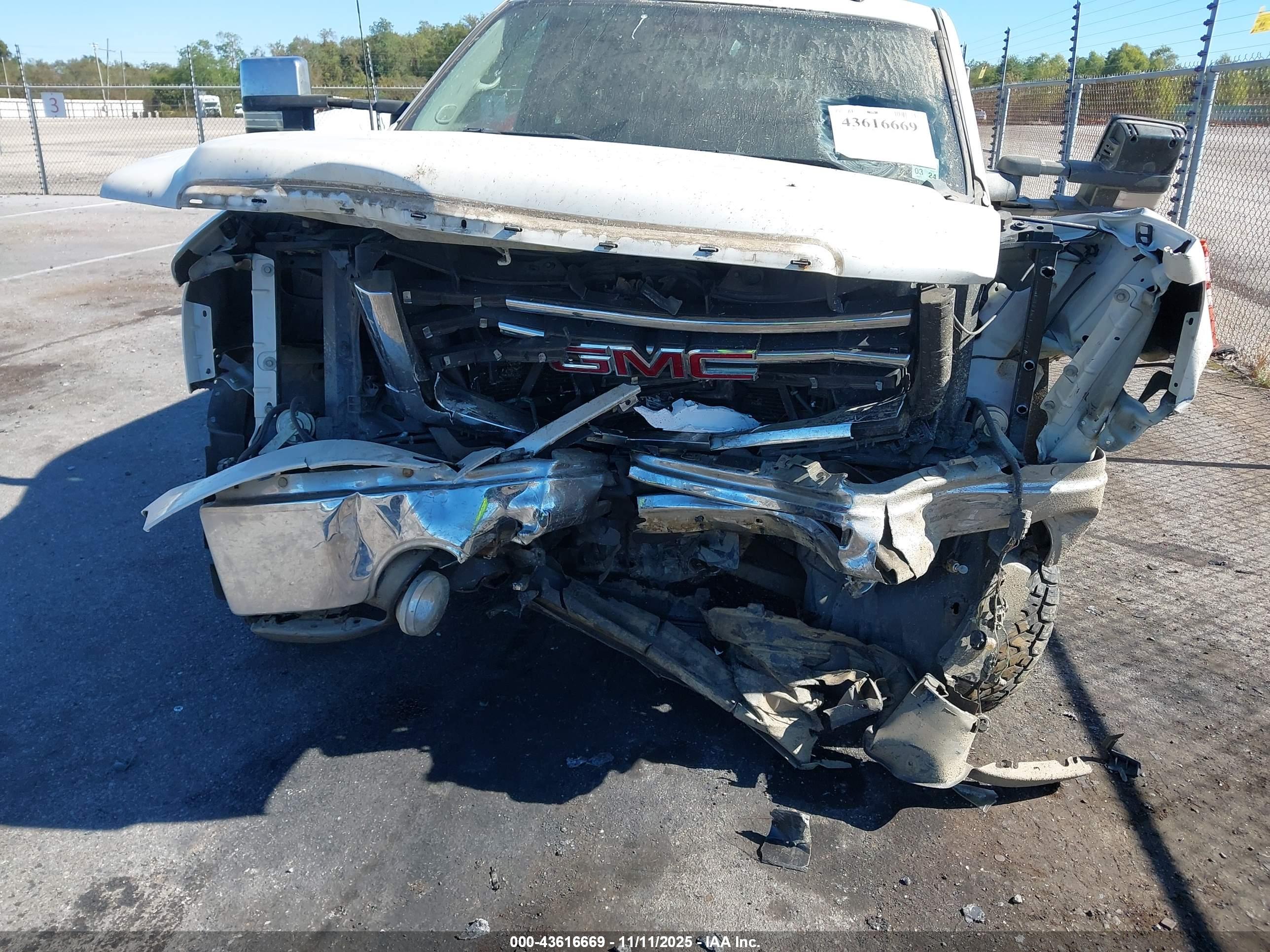 GMC SIERRA image 6