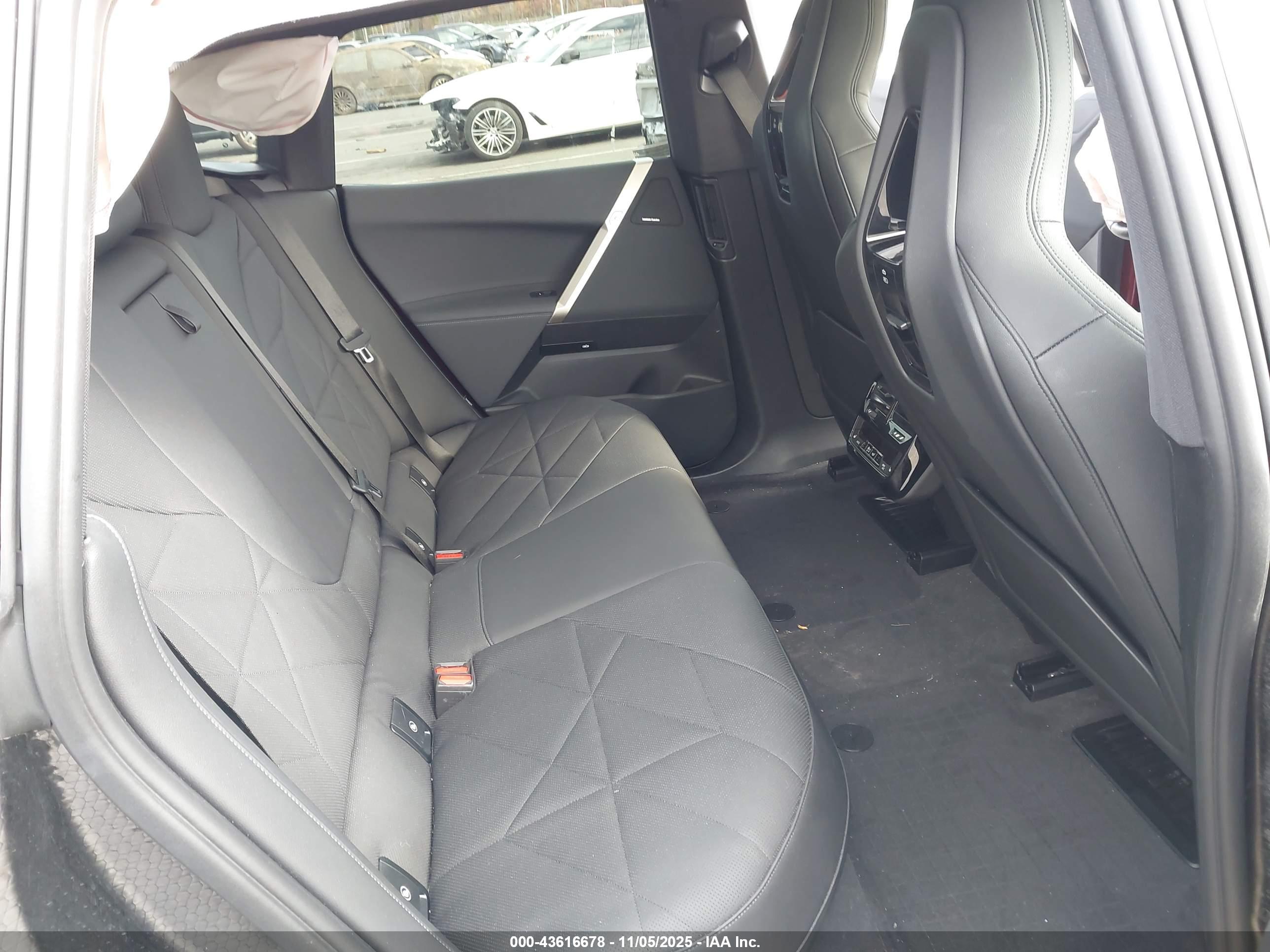 BMW IX image 8