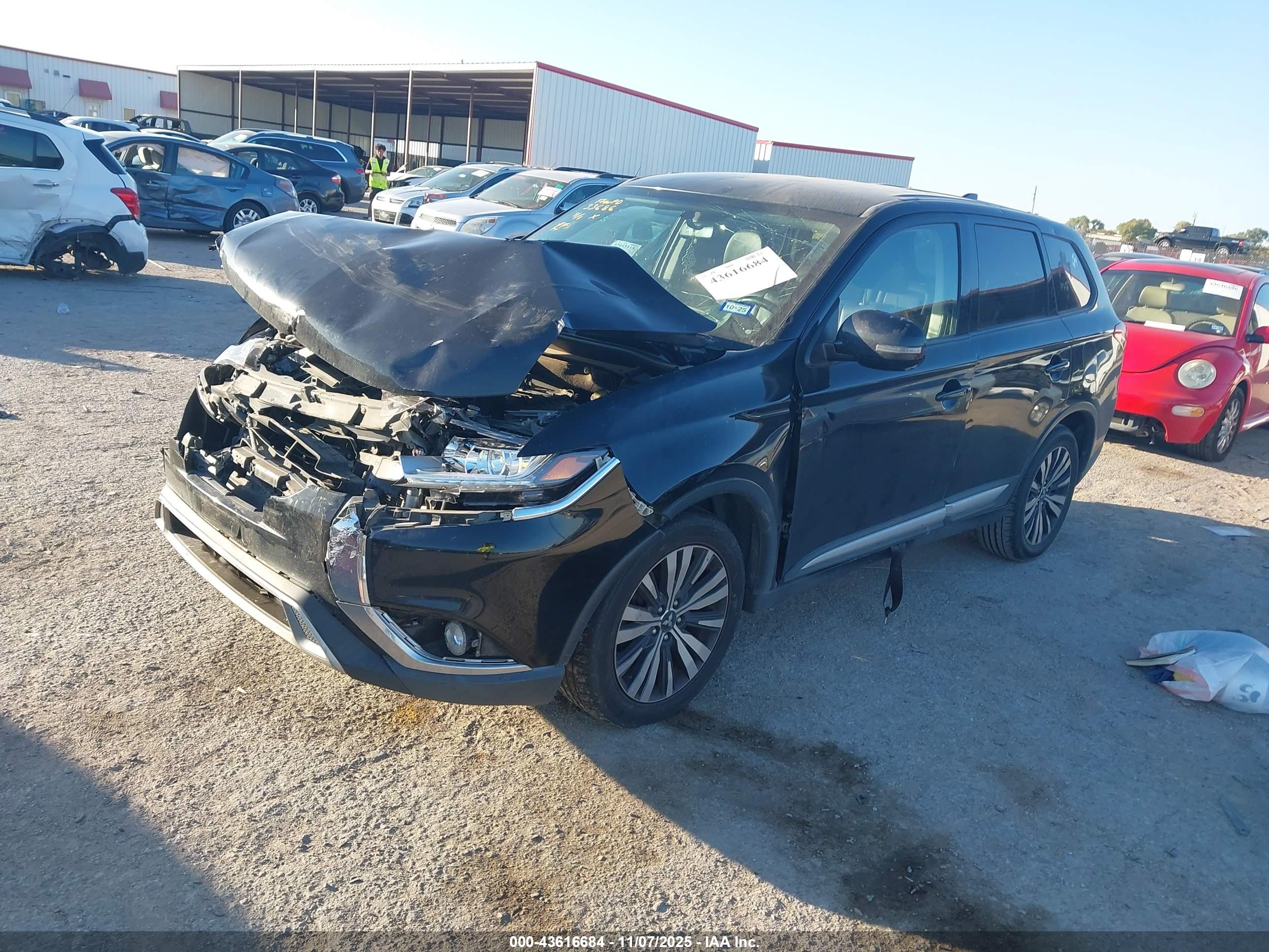 MITSUBISHI OUTLANDER image 2