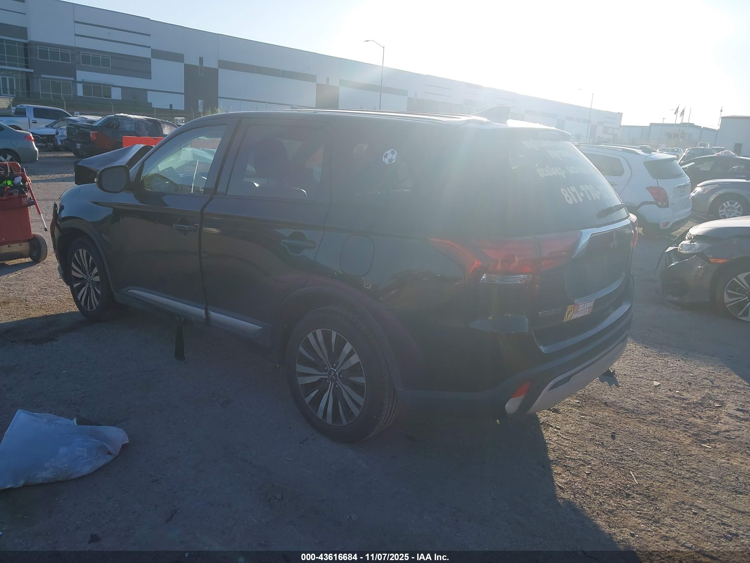MITSUBISHI OUTLANDER image 3