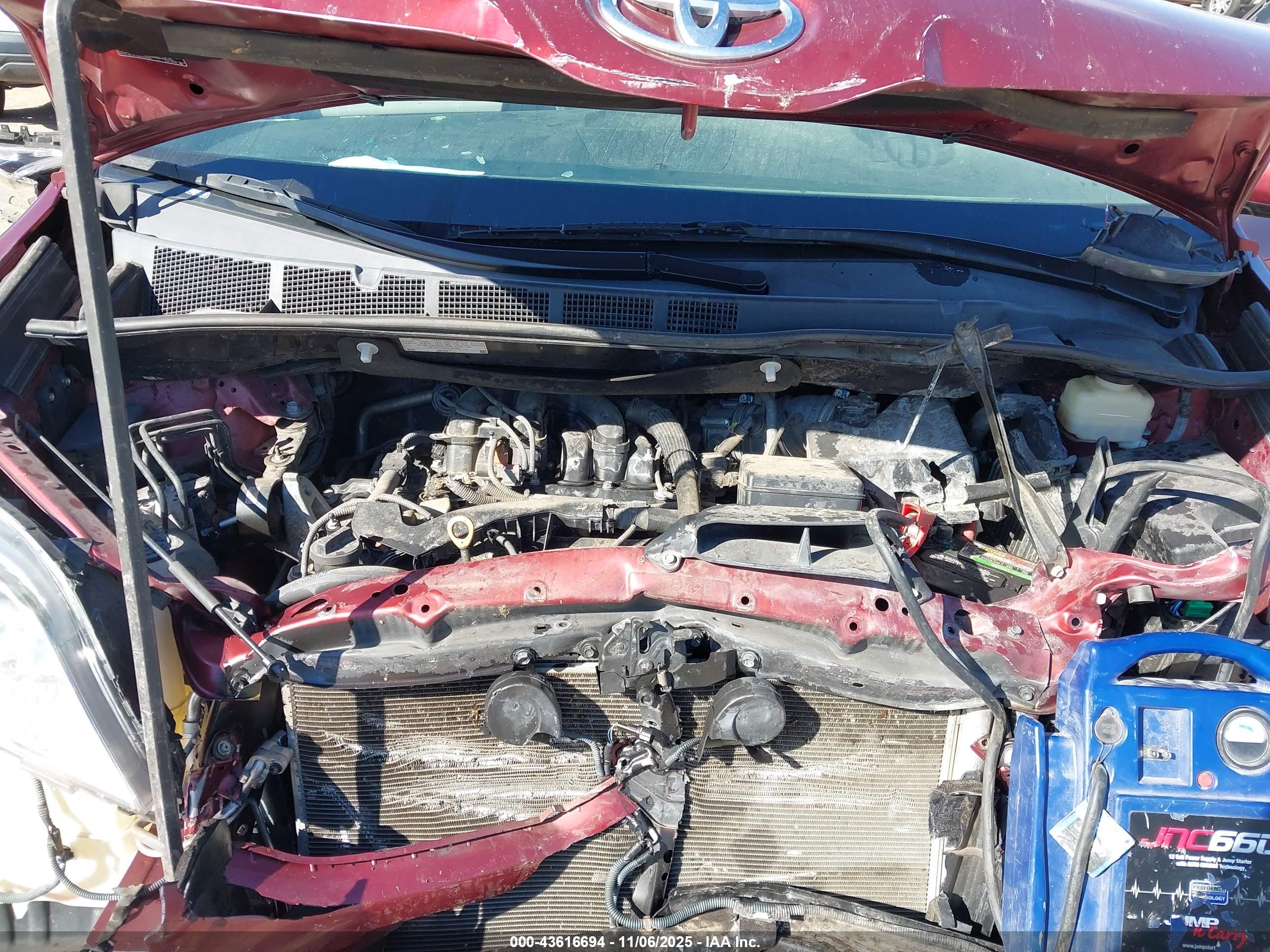 TOYOTA SIENNA image 10