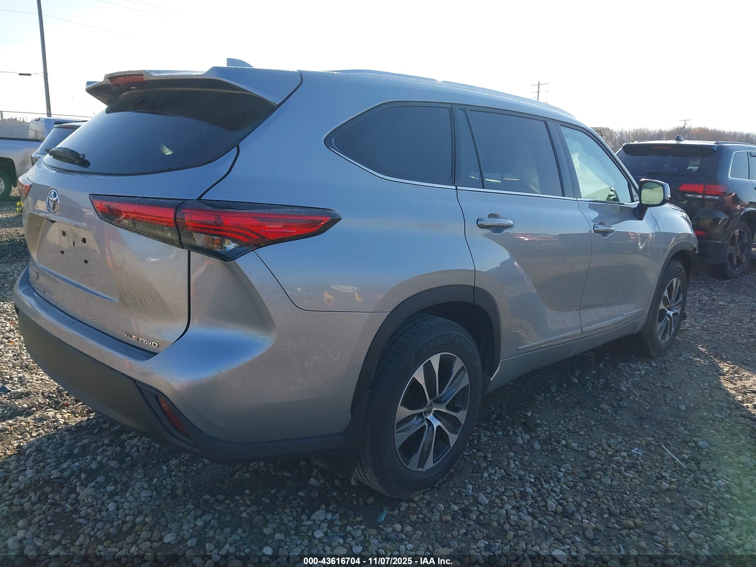 TOYOTA HIGHLANDER image 4