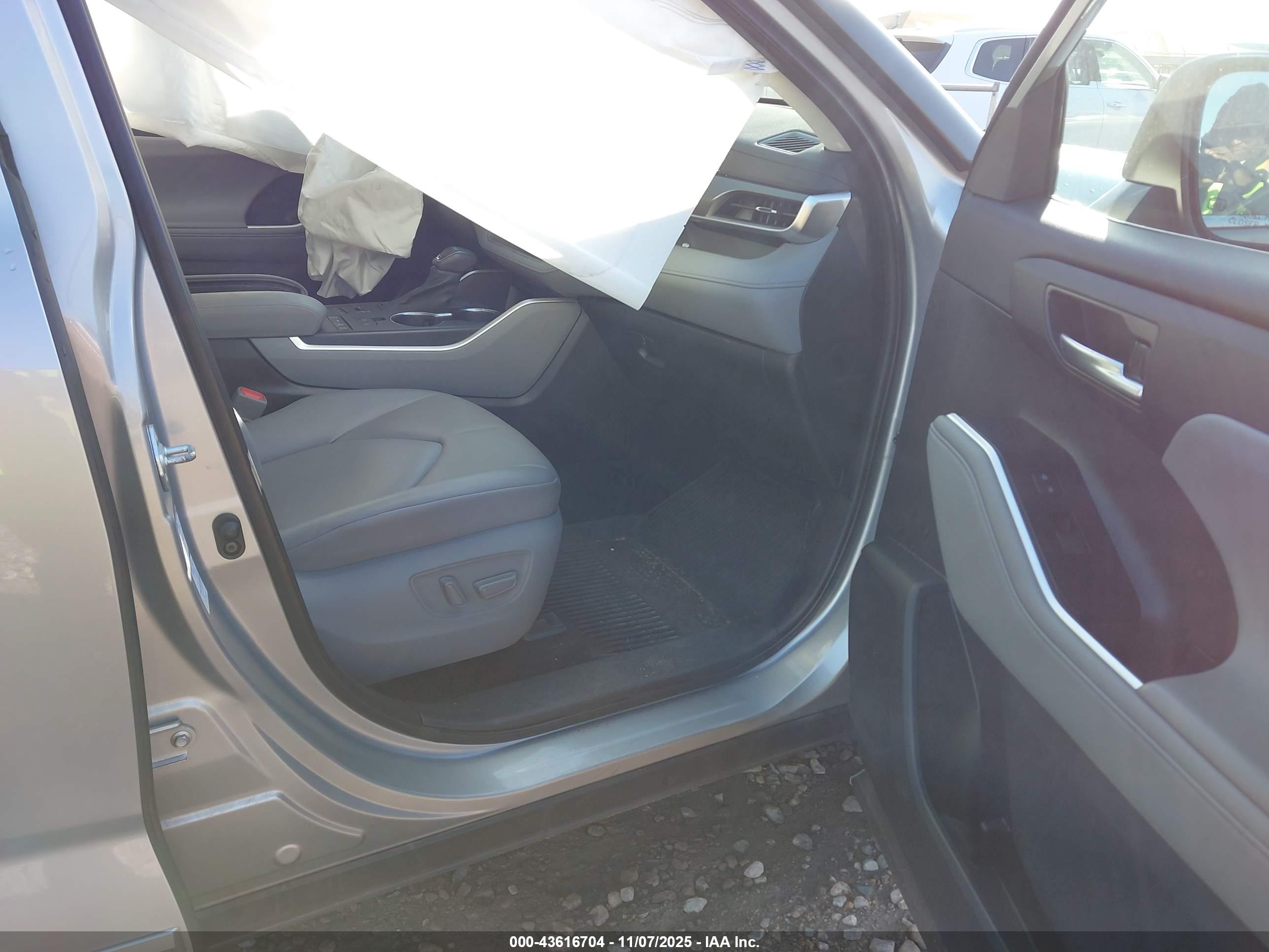 TOYOTA HIGHLANDER image 5