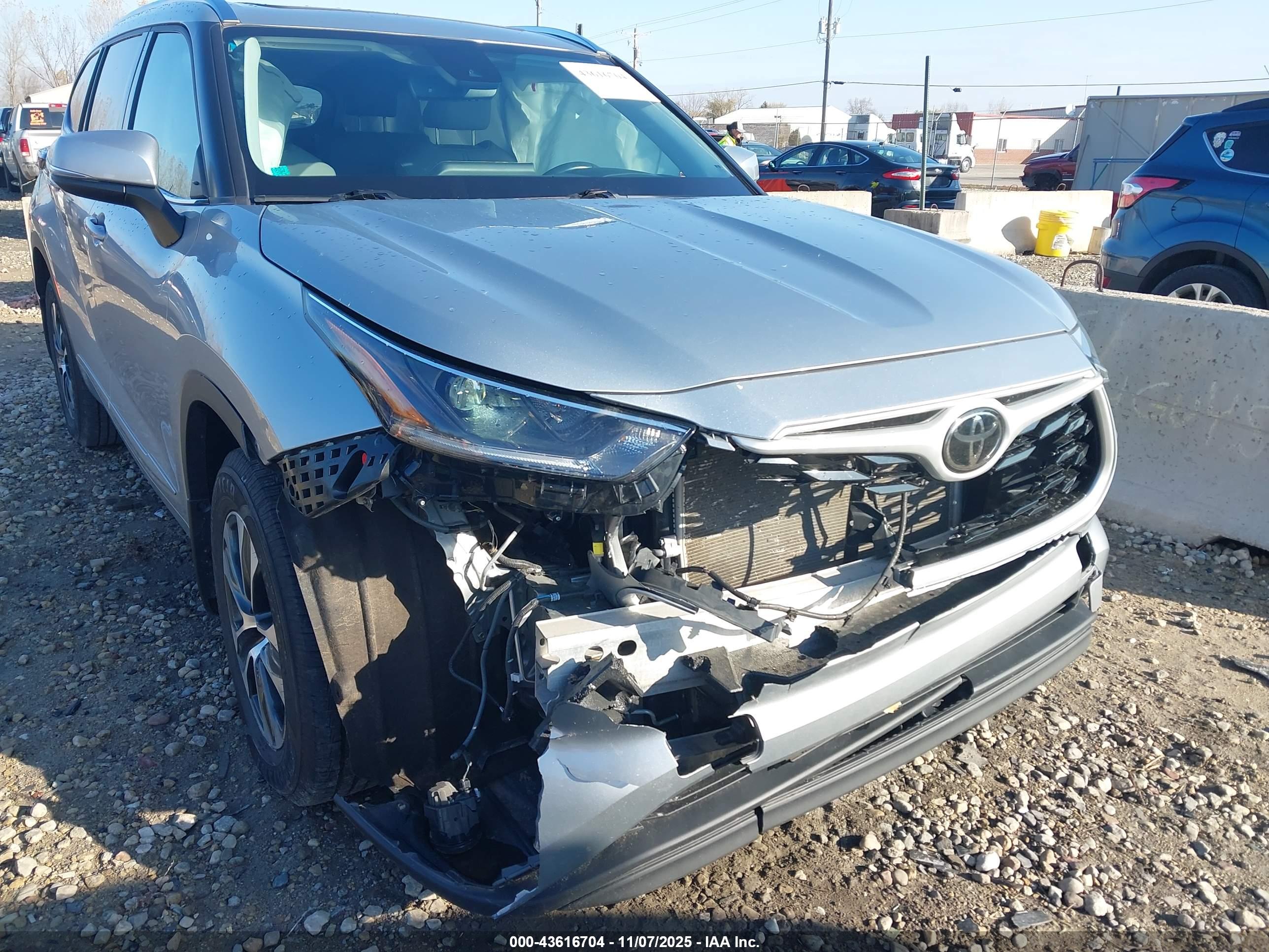 TOYOTA HIGHLANDER image 6