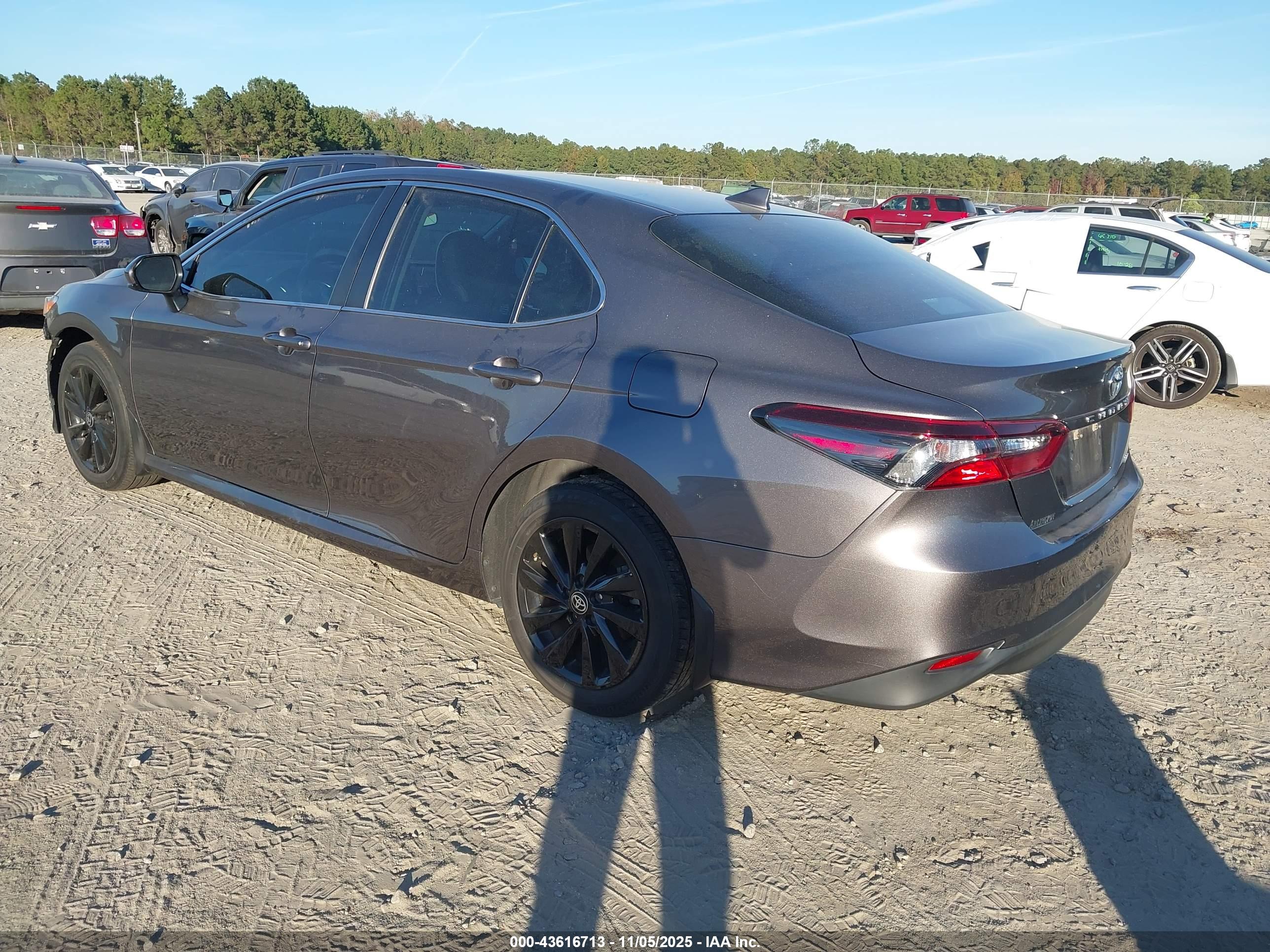 TOYOTA CAMRY image 3