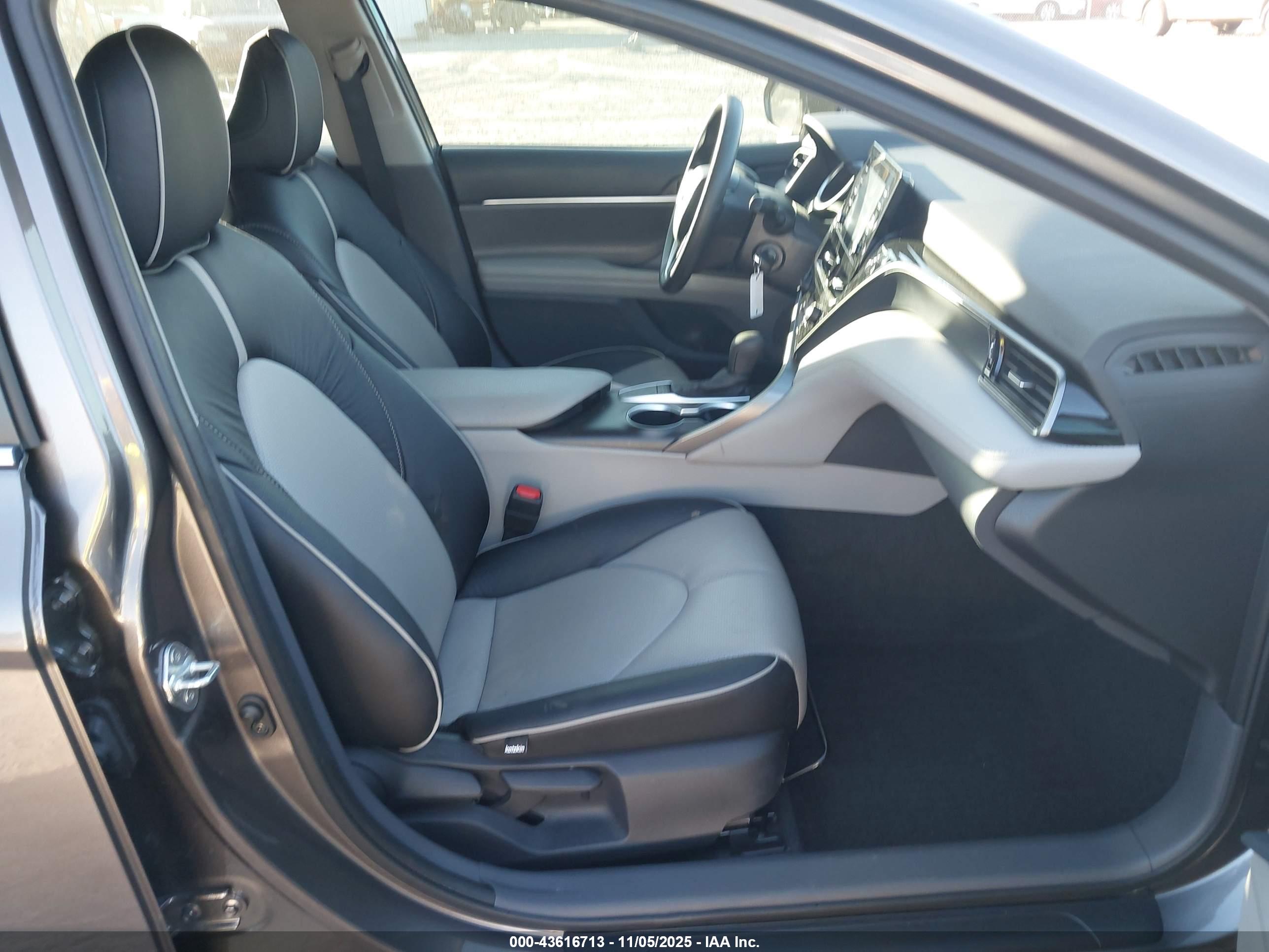 TOYOTA CAMRY image 5