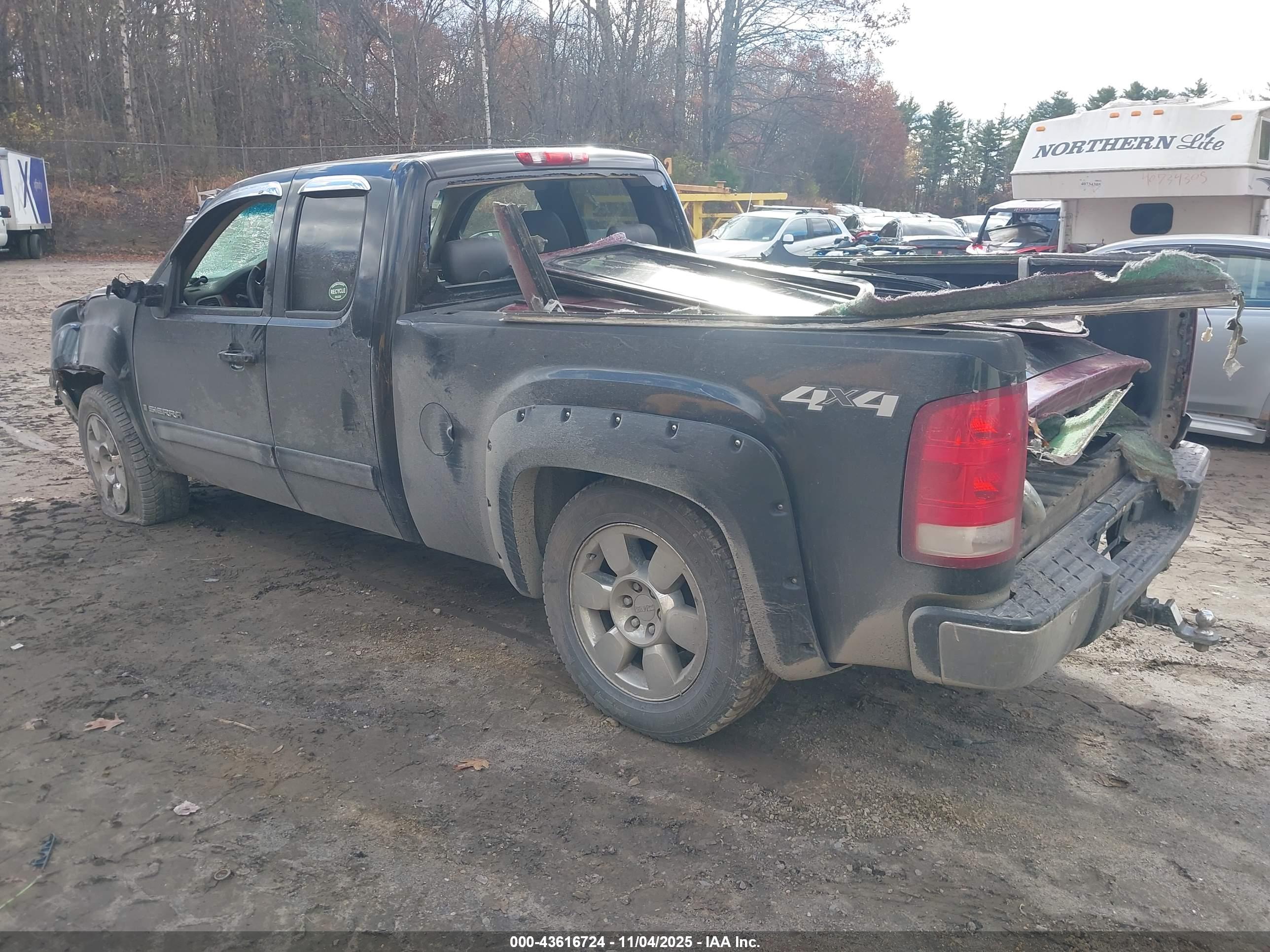 GMC SIERRA image 3