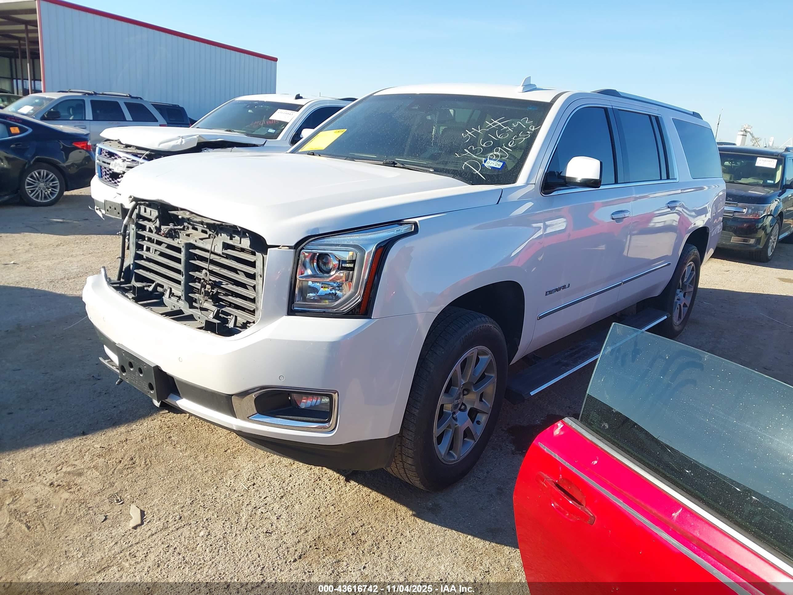 GMC YUKON image 2