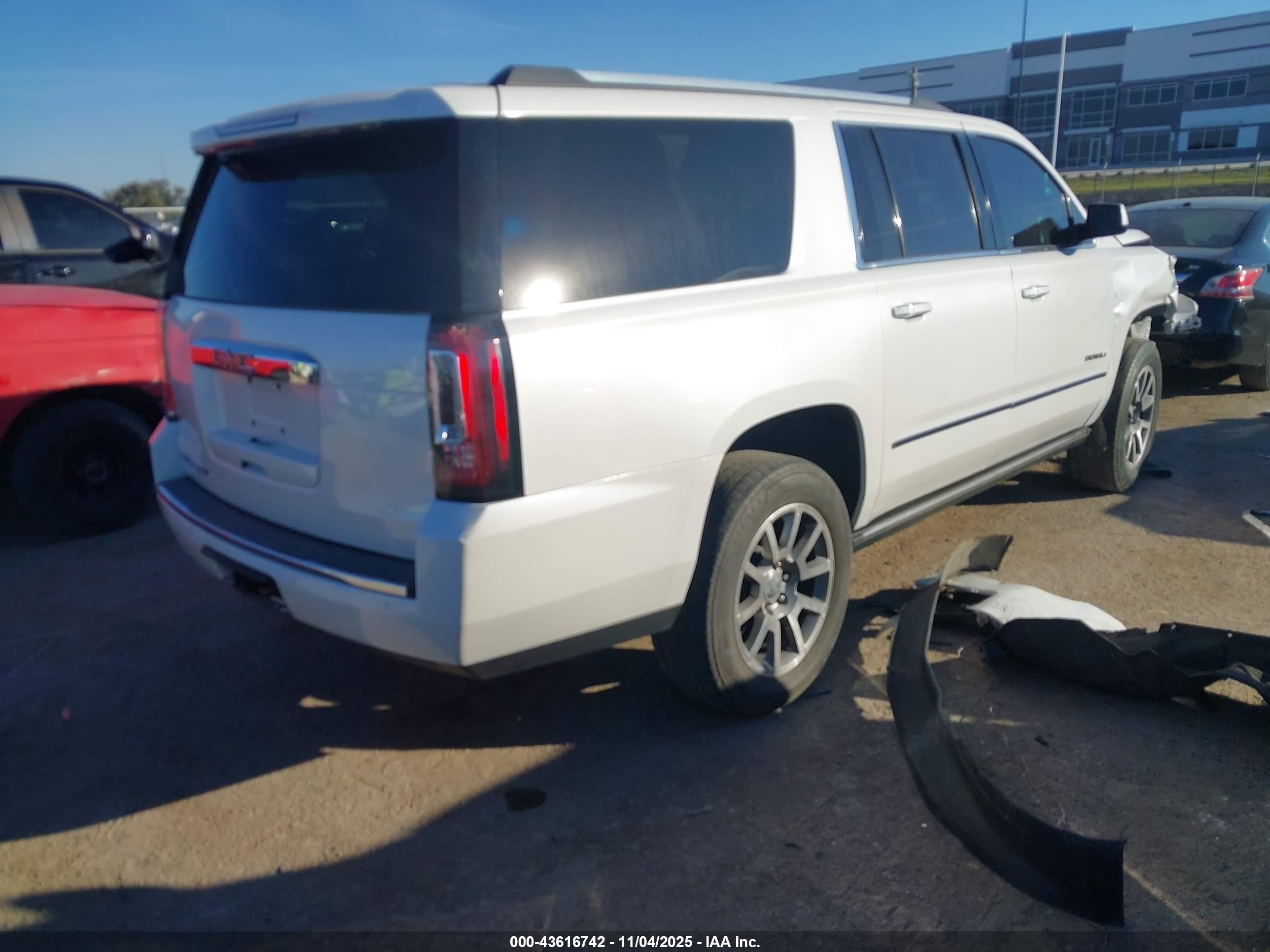 GMC YUKON image 4