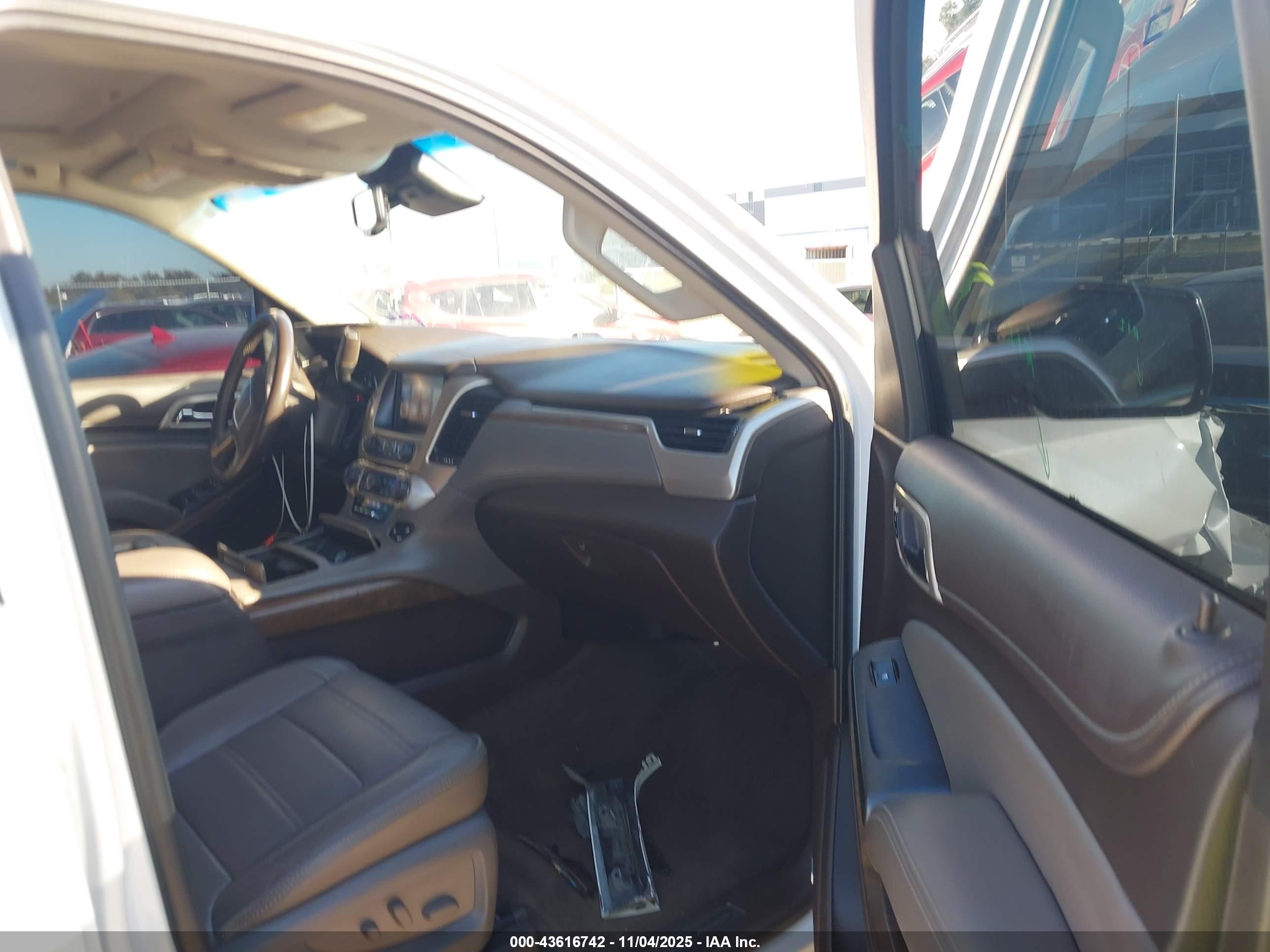 GMC YUKON image 5