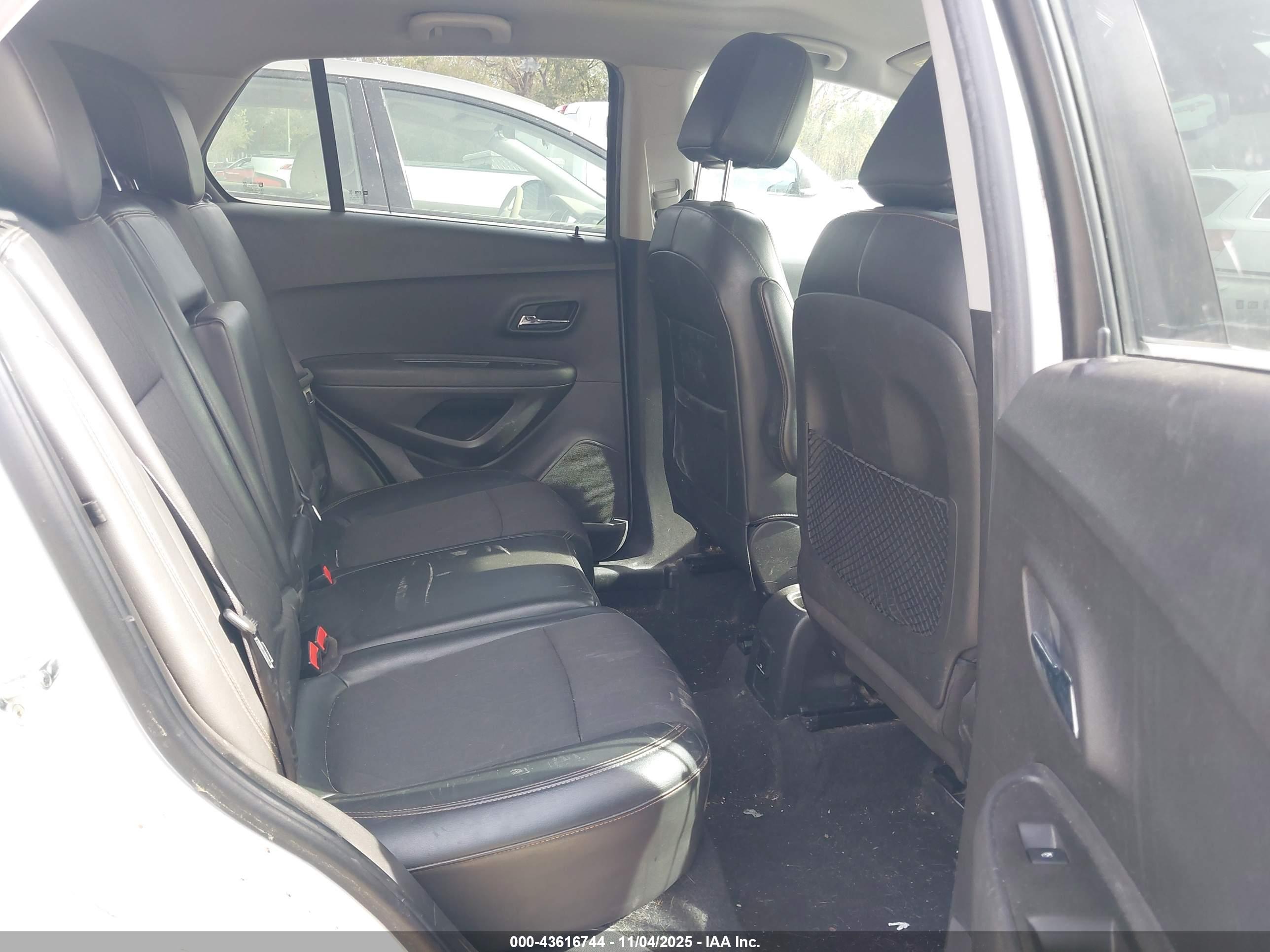 CHEVROLET TRAX image 8