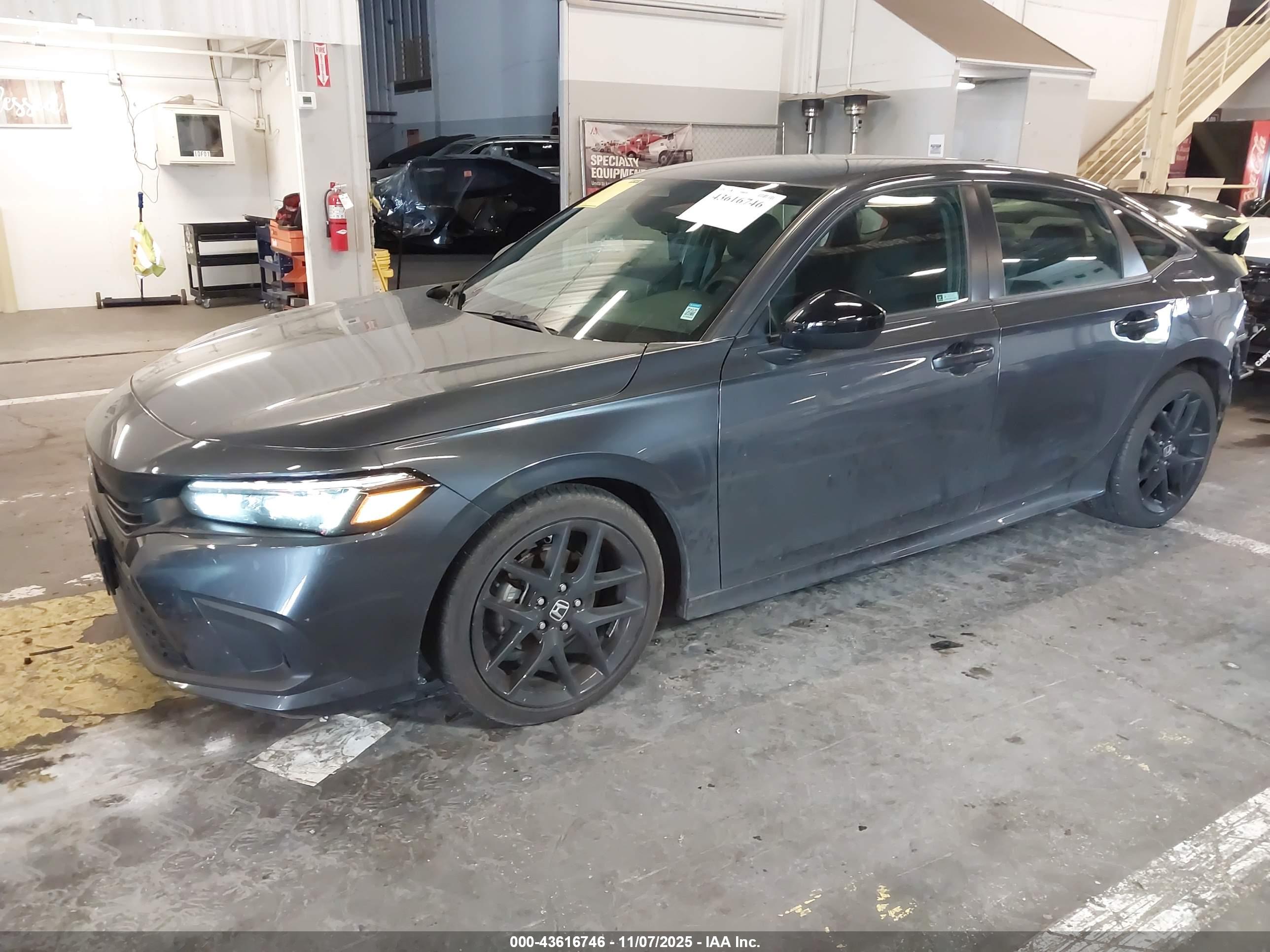 HONDA CIVIC image 2