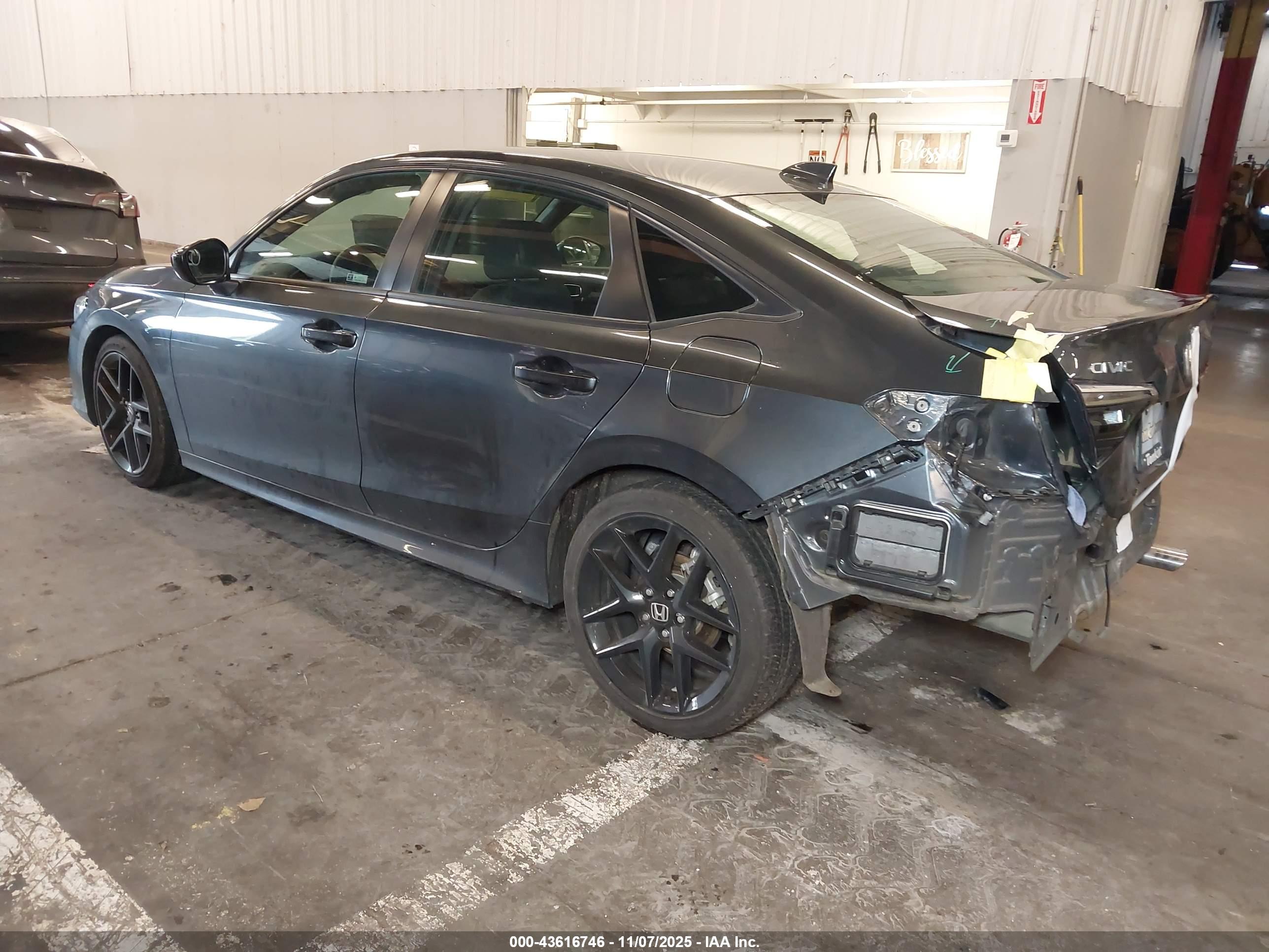 HONDA CIVIC image 3