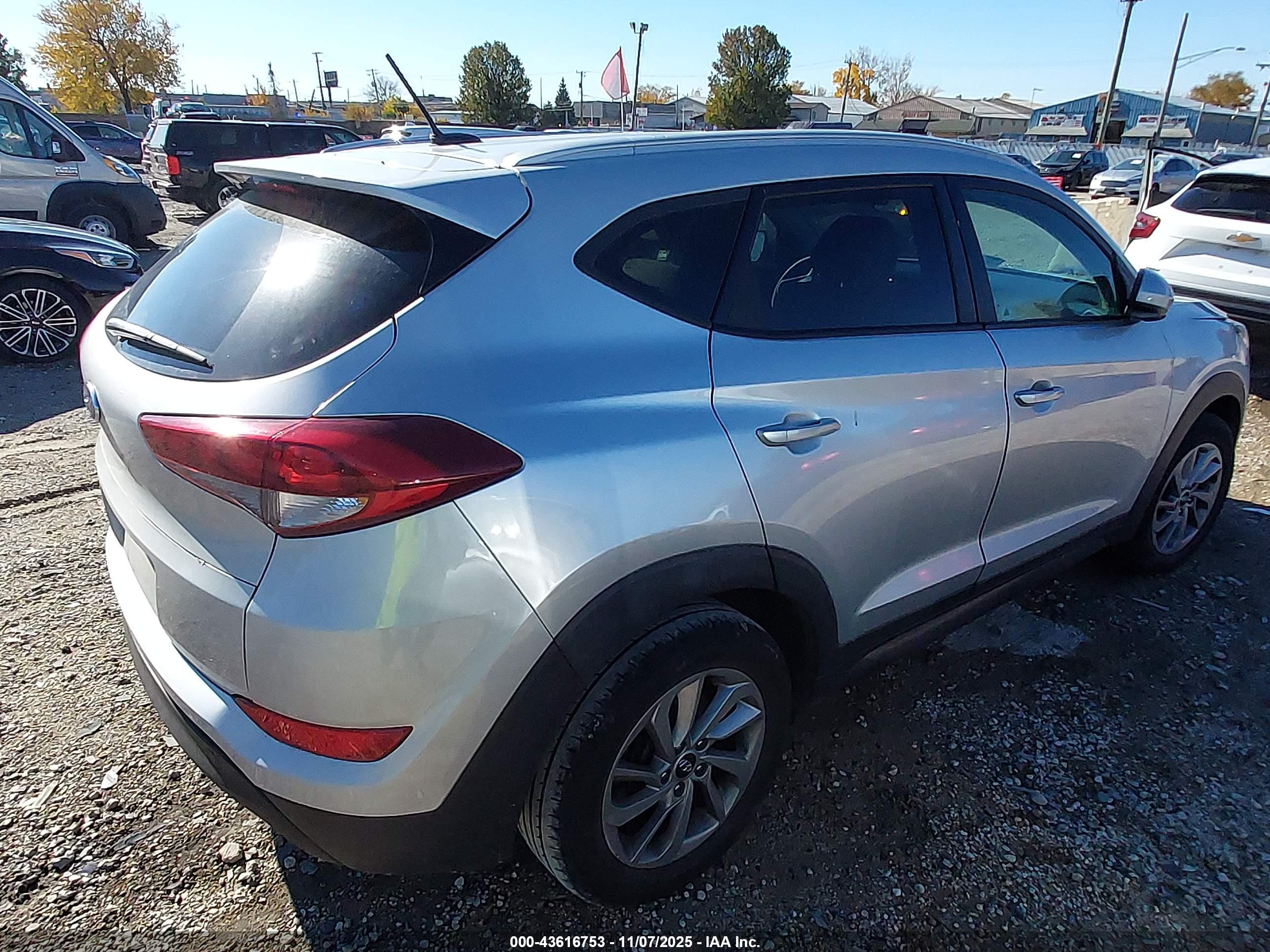 HYUNDAI TUCSON image 4