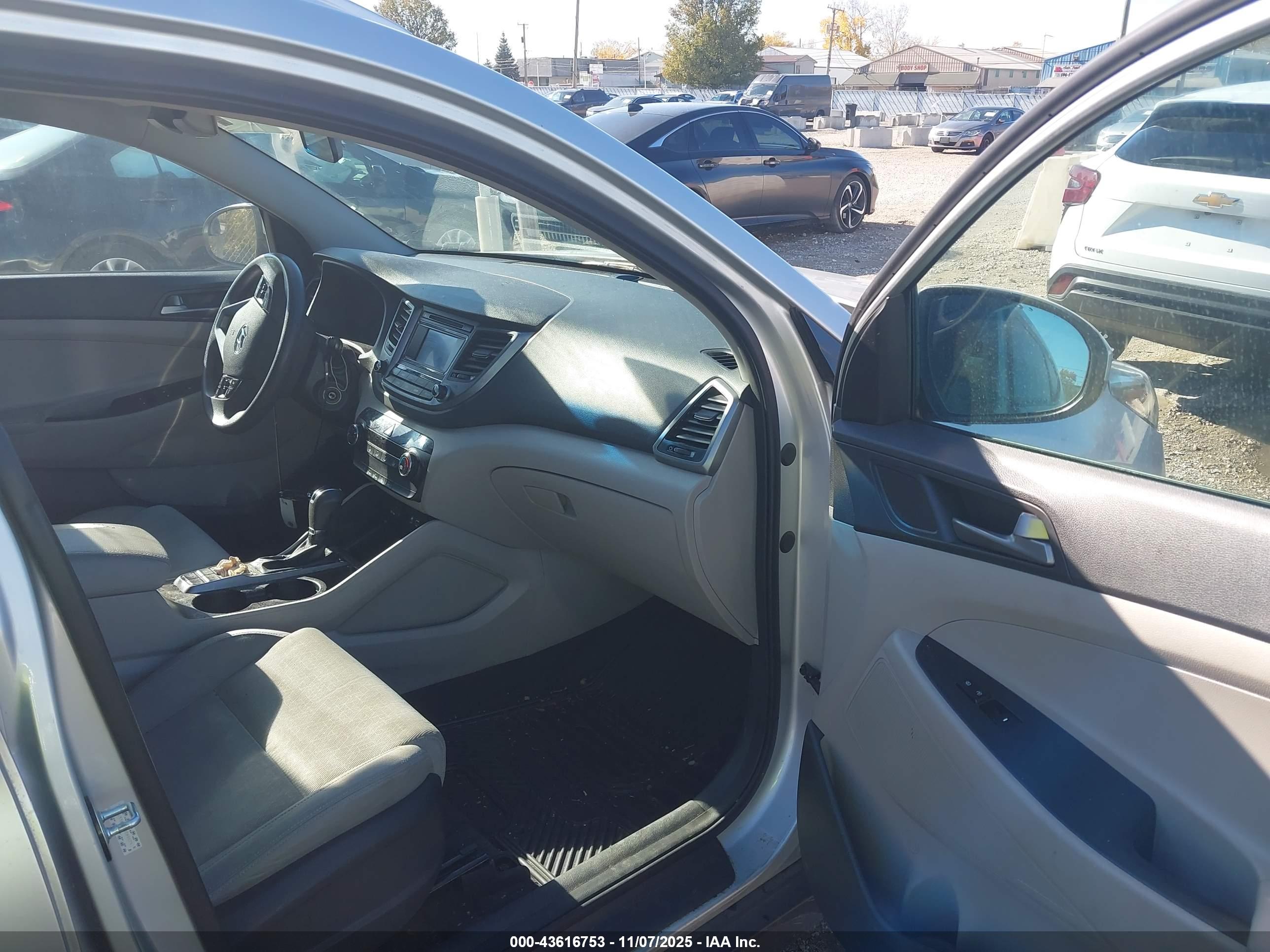 HYUNDAI TUCSON image 5