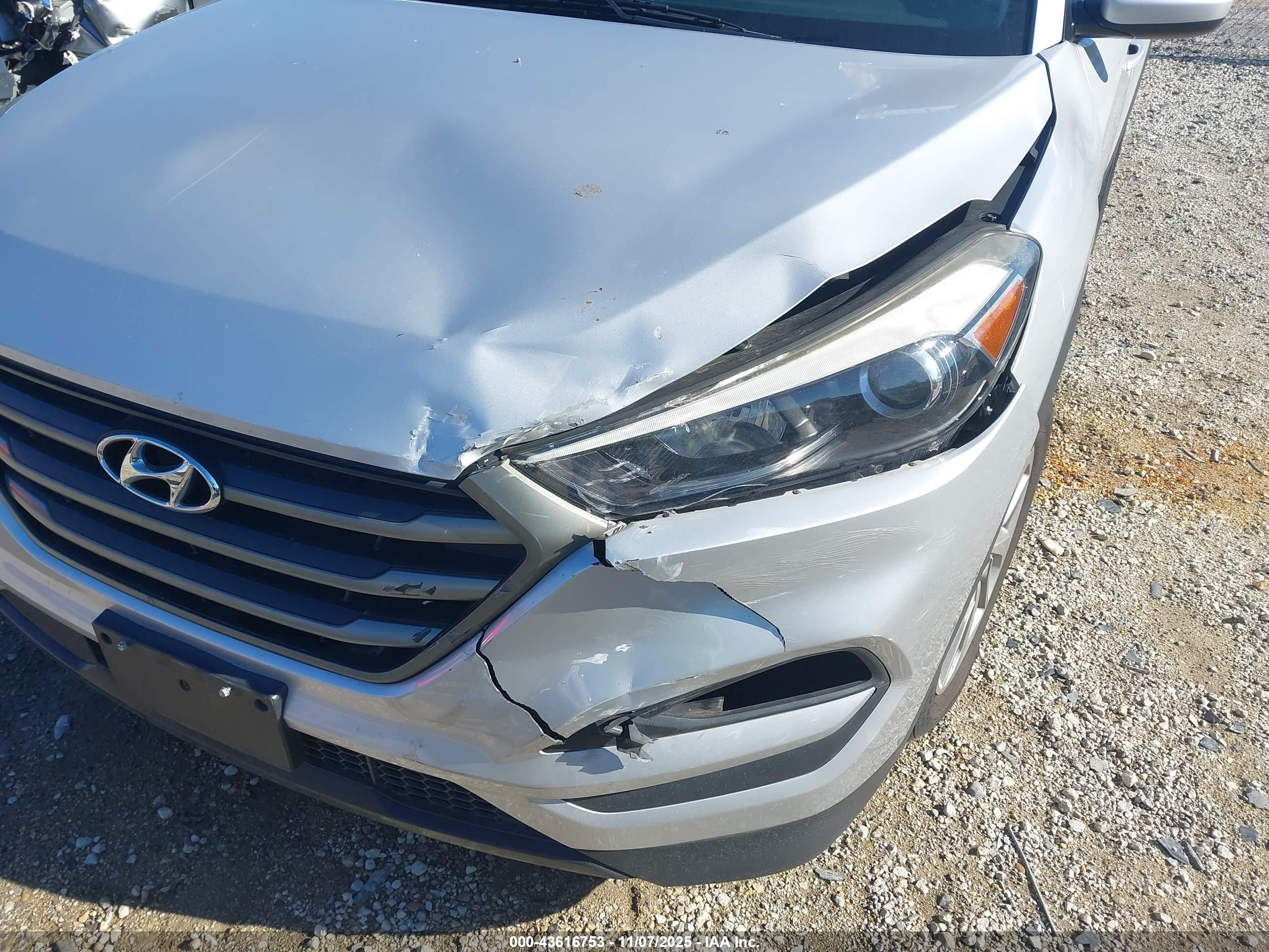 HYUNDAI TUCSON image 6