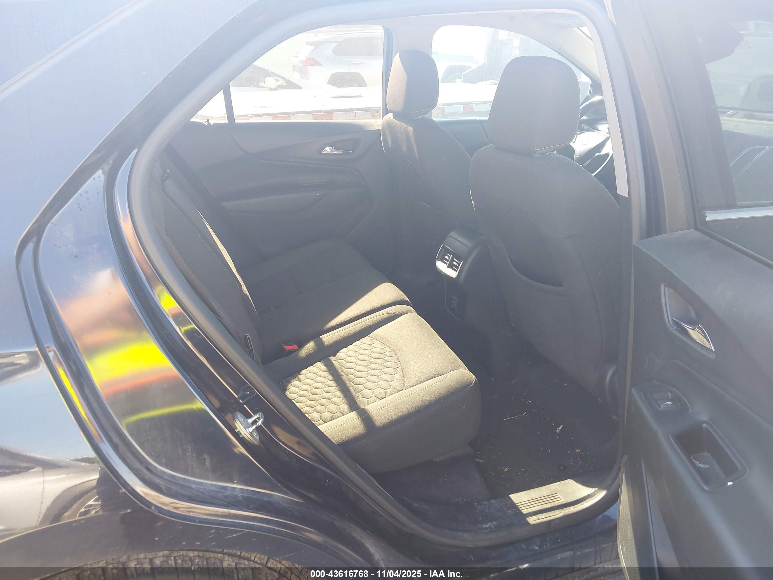 CHEVROLET EQUINOX image 8