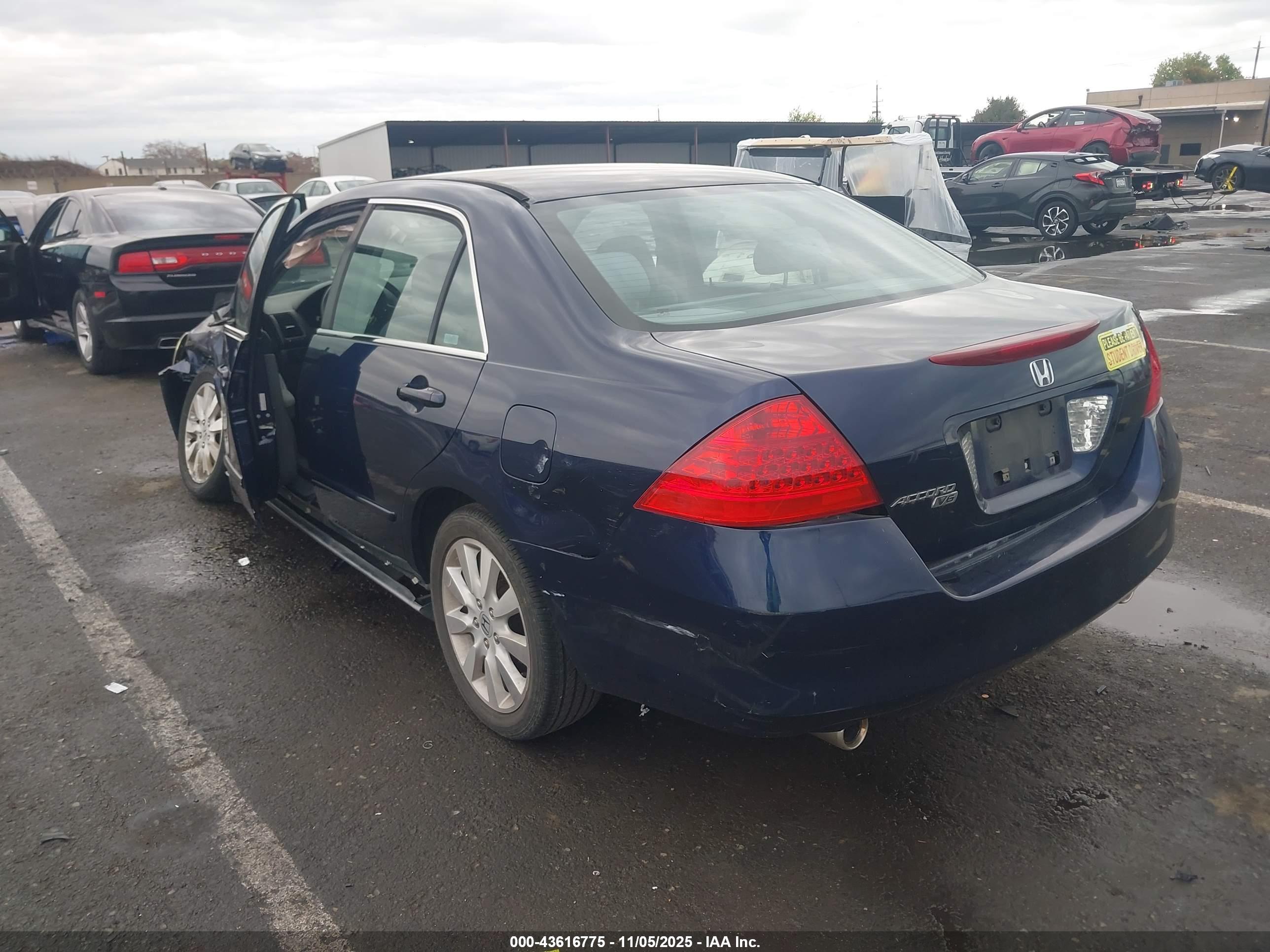 HONDA ACCORD image 3