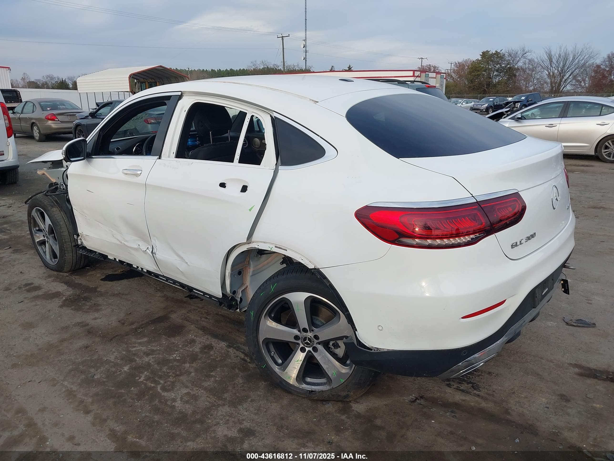 MERCEDES-BENZ GLC image 3