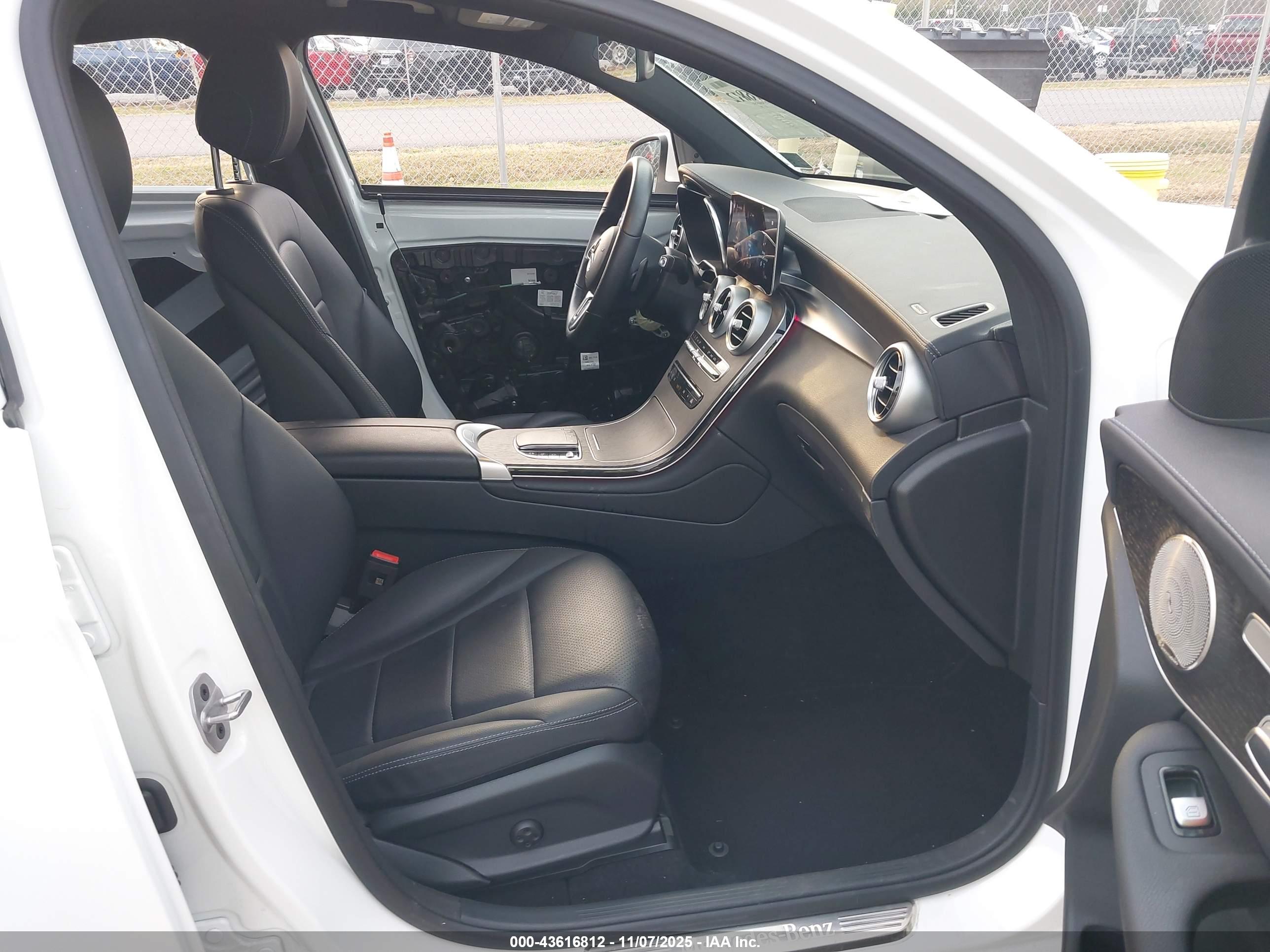 MERCEDES-BENZ GLC image 5