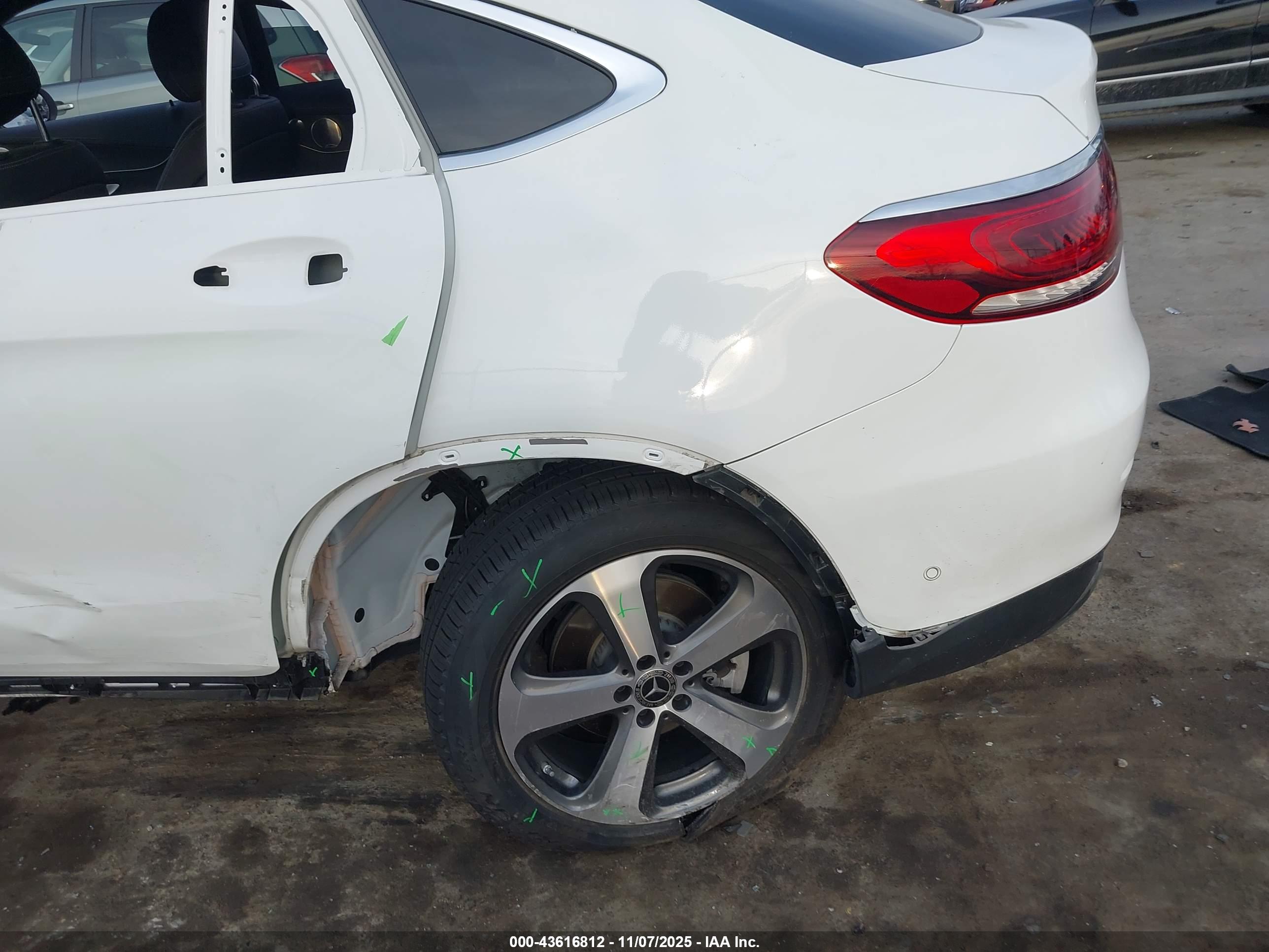 MERCEDES-BENZ GLC image 6