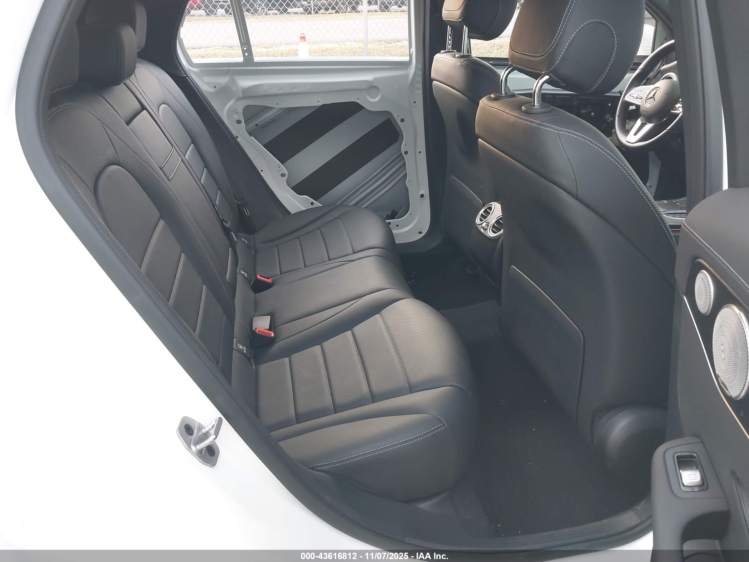 MERCEDES-BENZ GLC image 8
