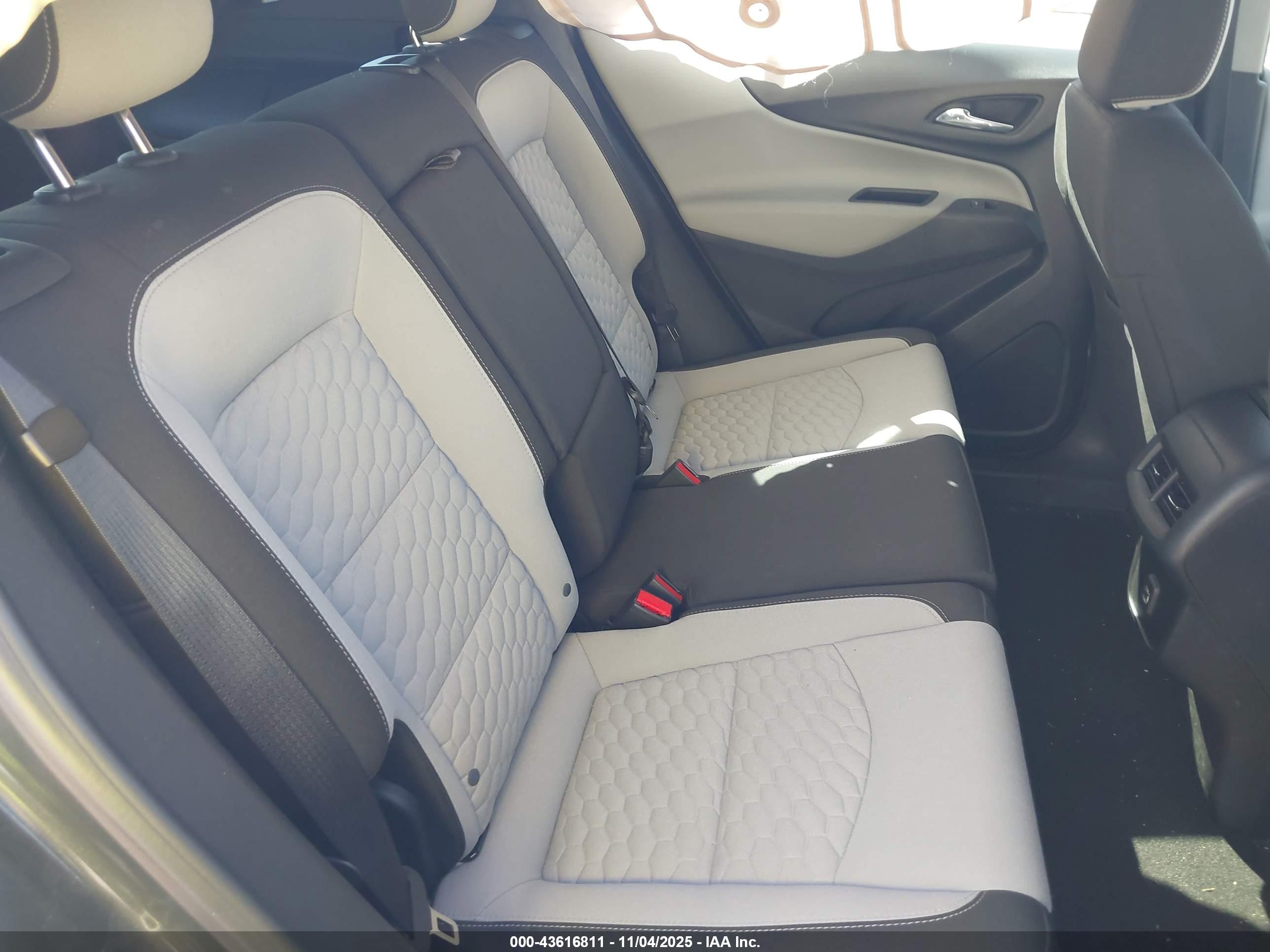 CHEVROLET EQUINOX image 8
