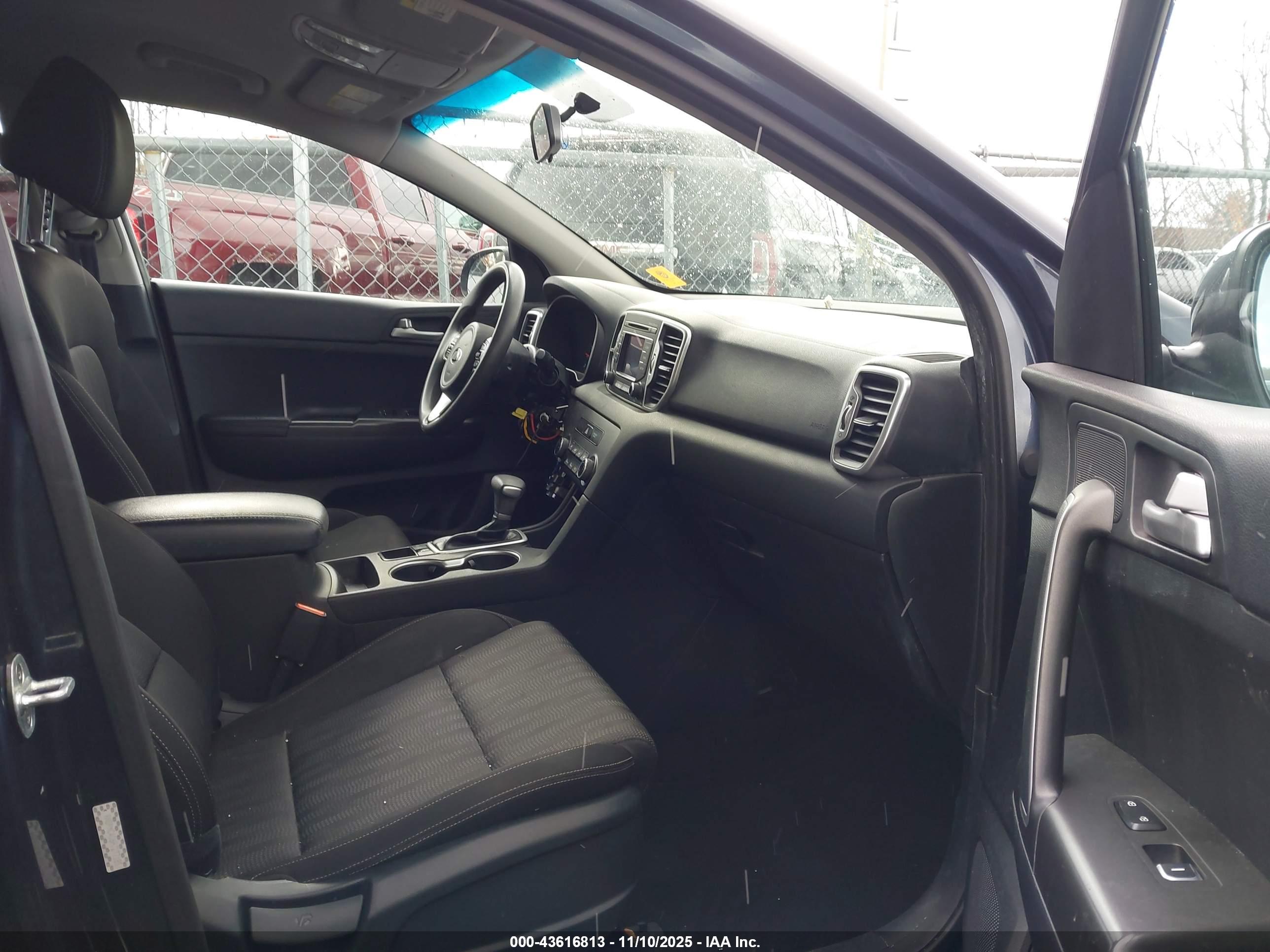 KIA SPORTAGE image 5
