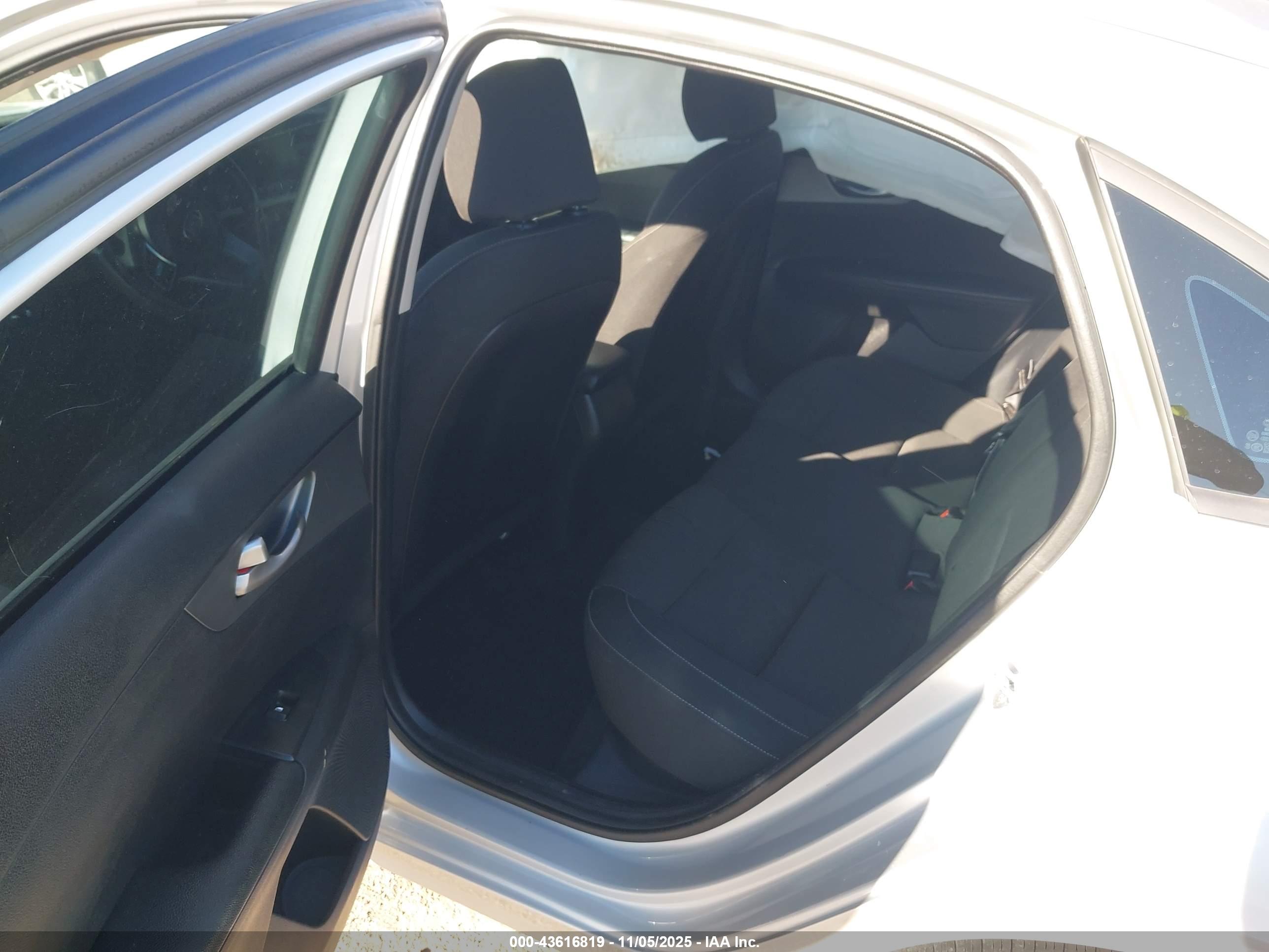 KIA FORTE image 8