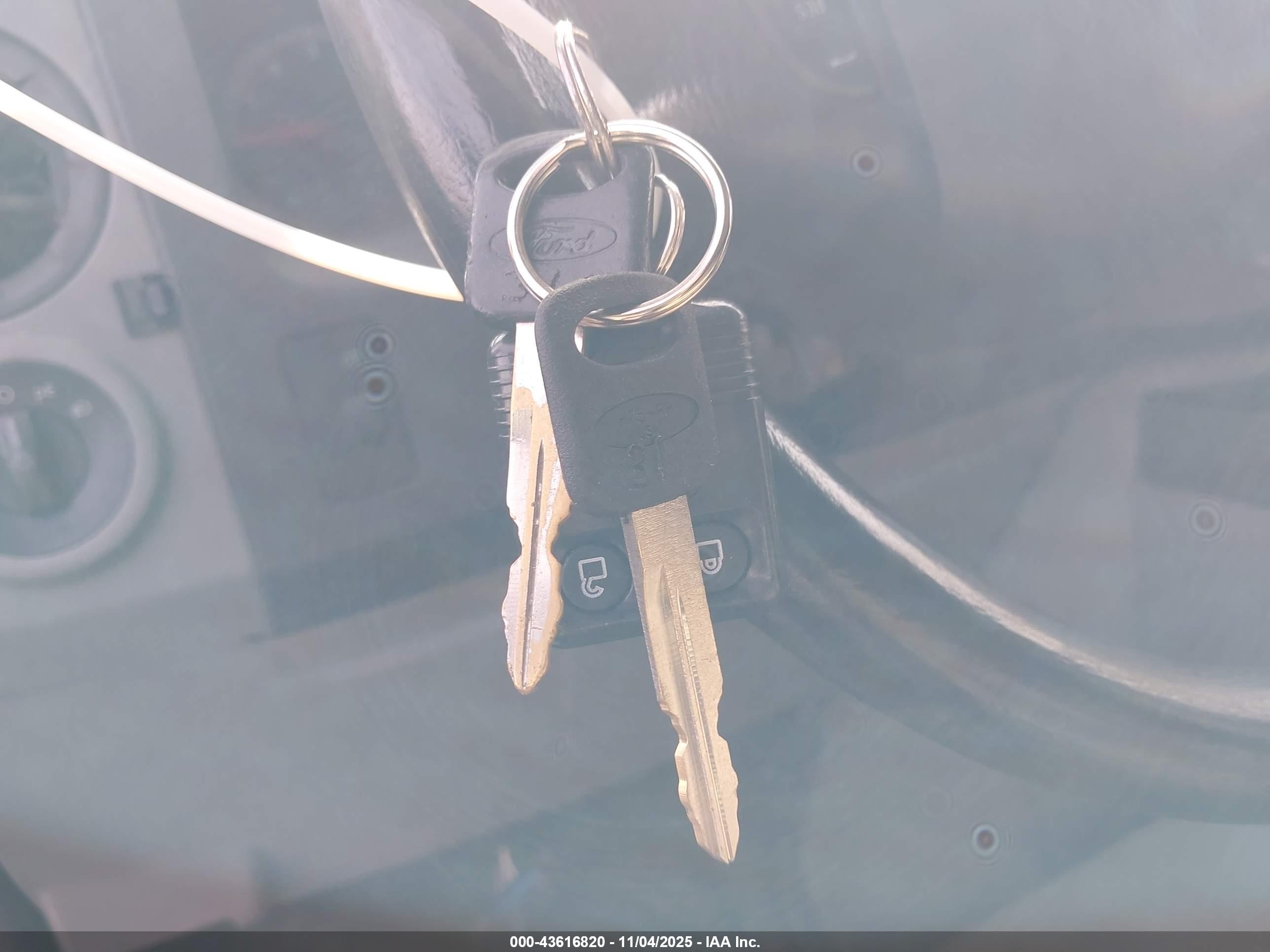 FORD E-250 image 11