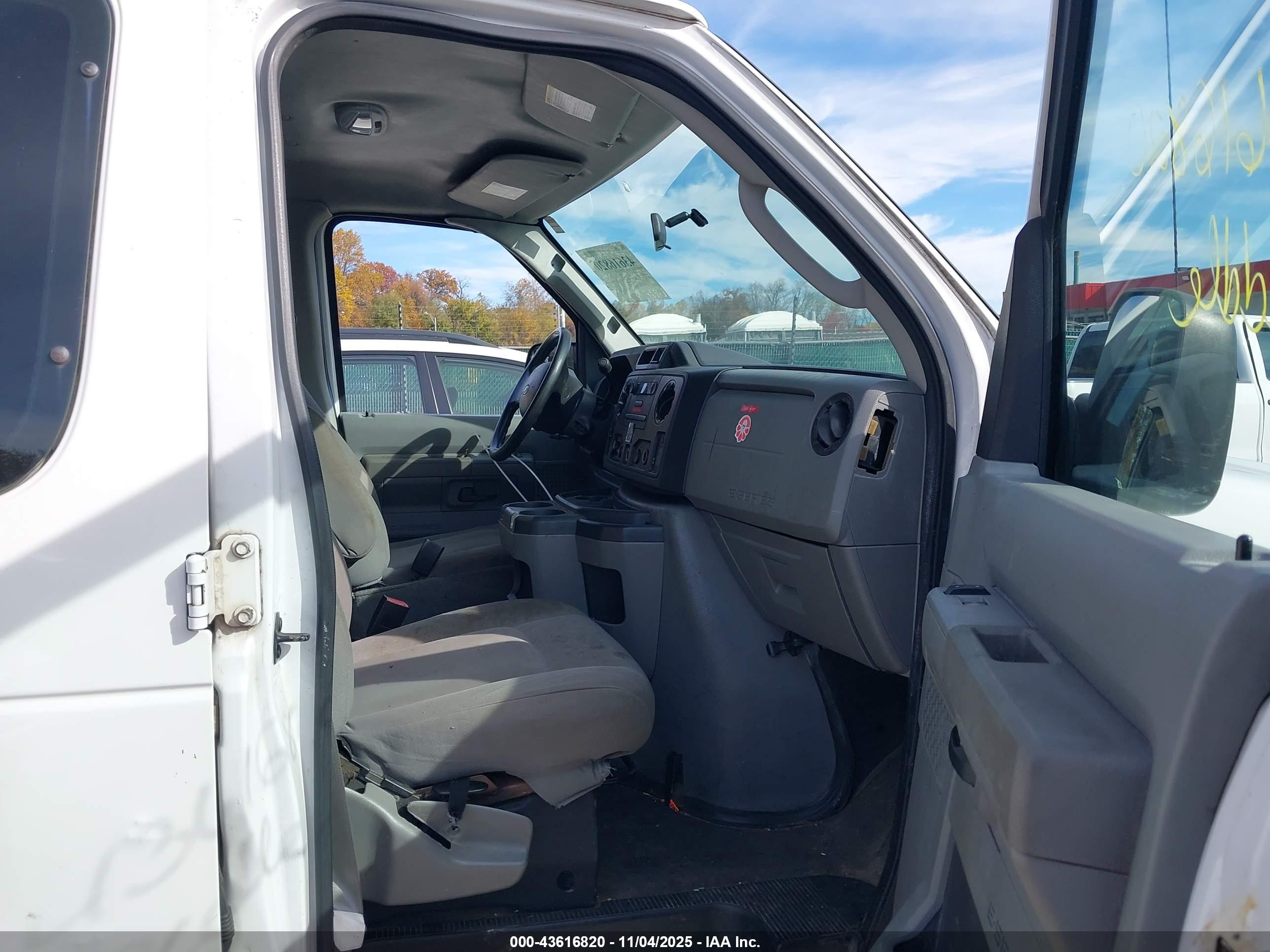 FORD E-250 image 5