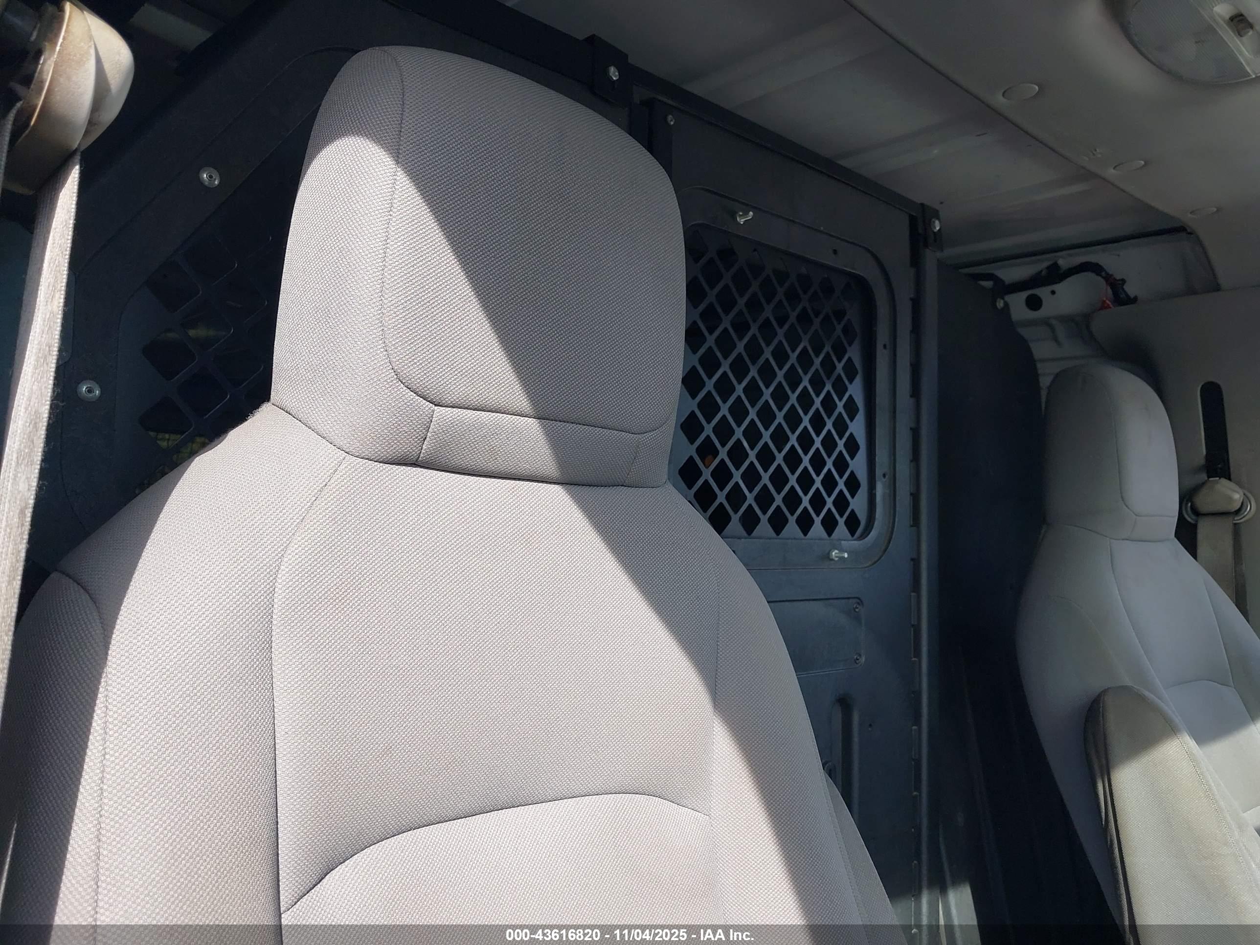 FORD E-250 image 8