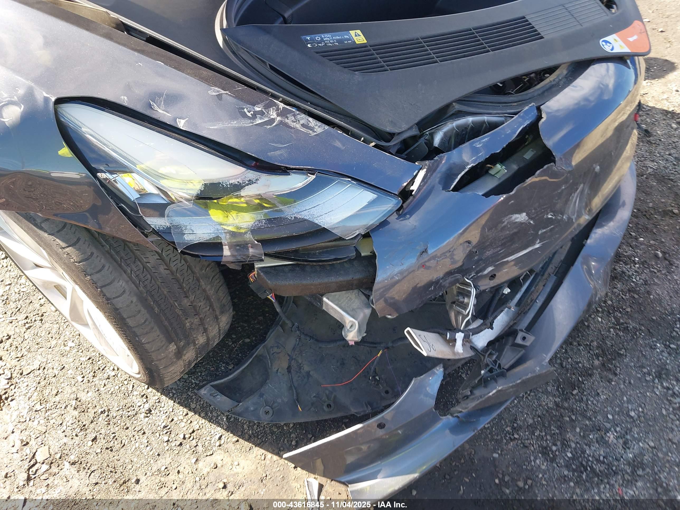 TESLA MODEL image 6
