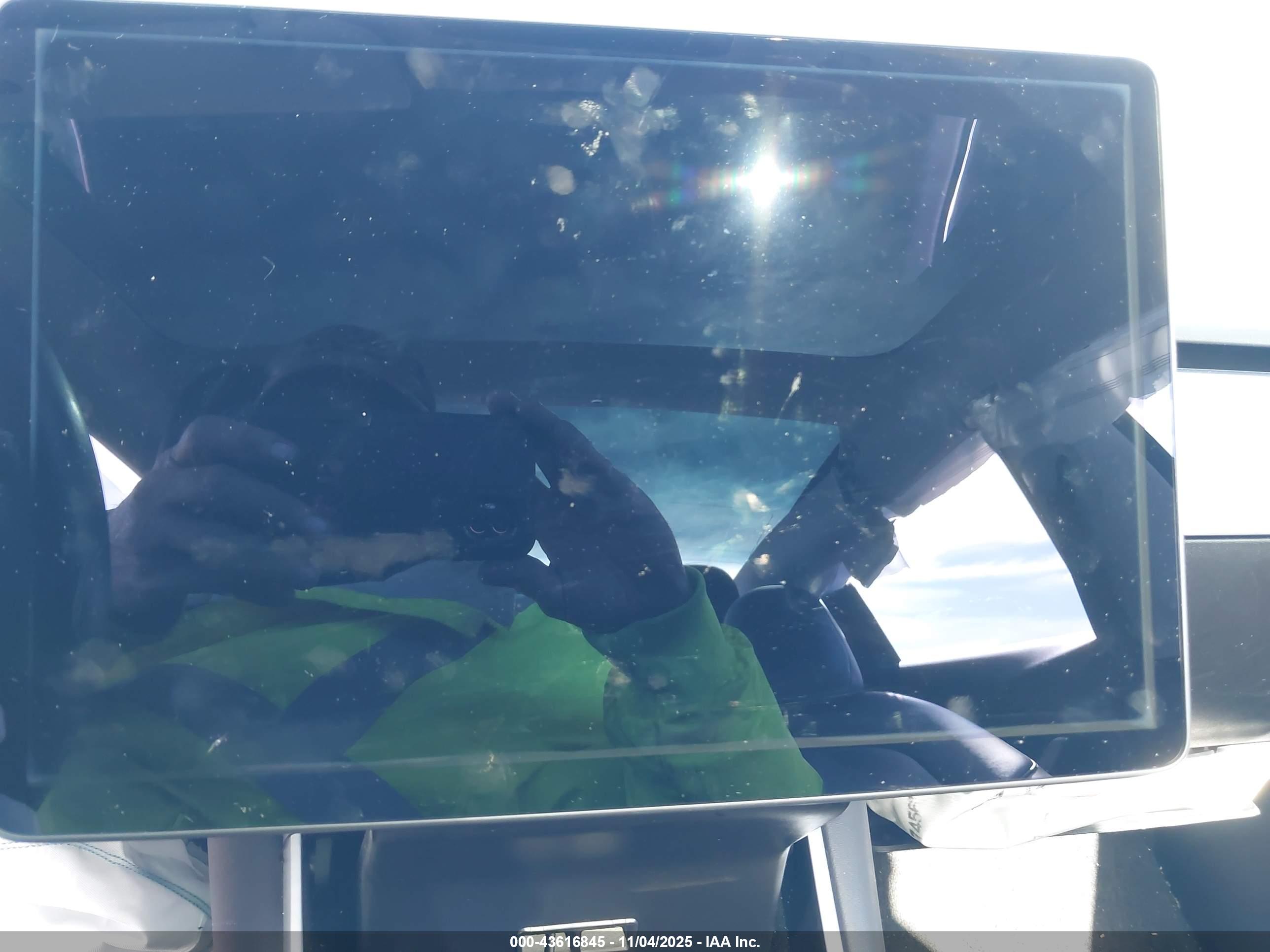 TESLA MODEL image 7