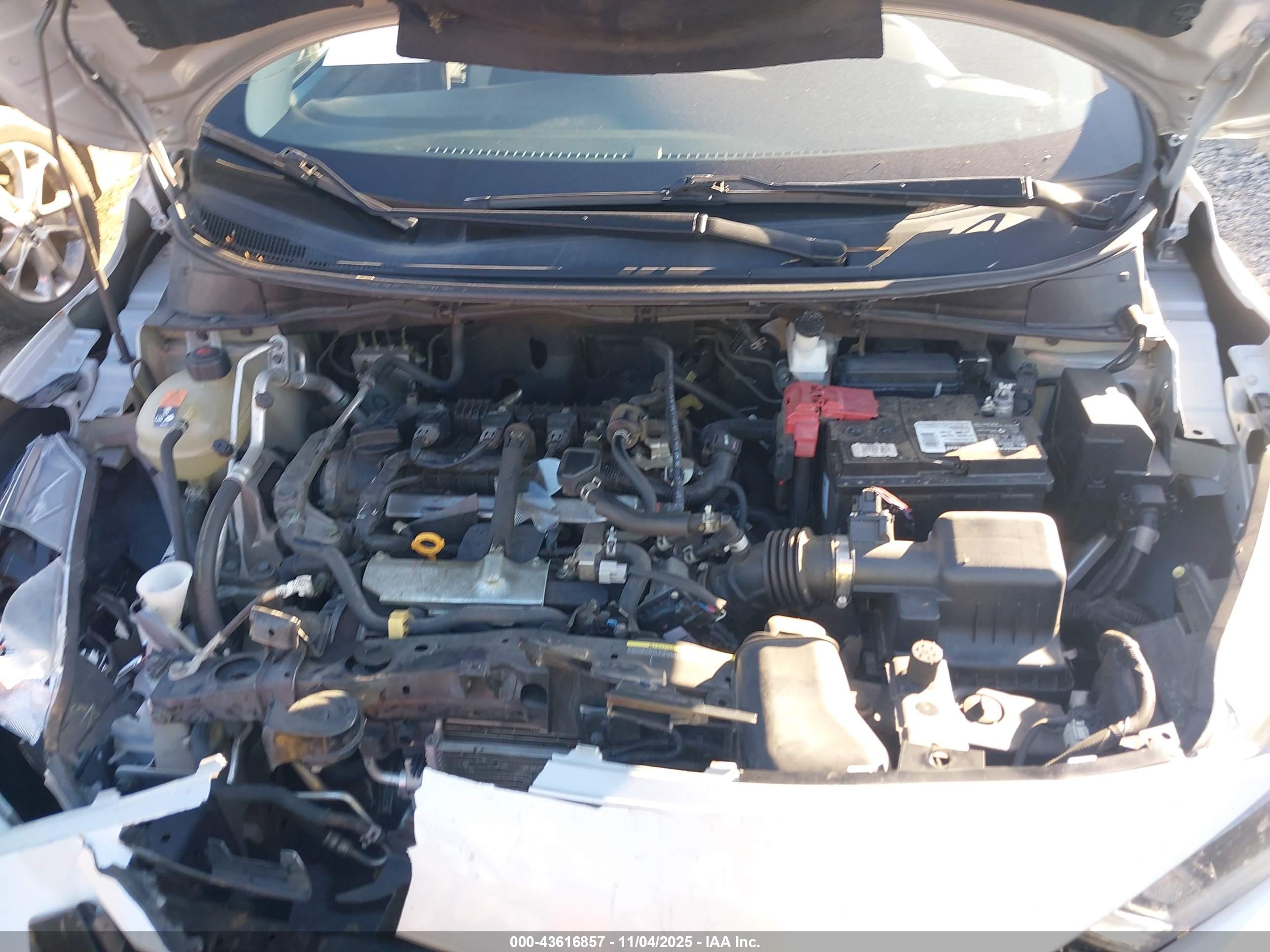 NISSAN VERSA image 10