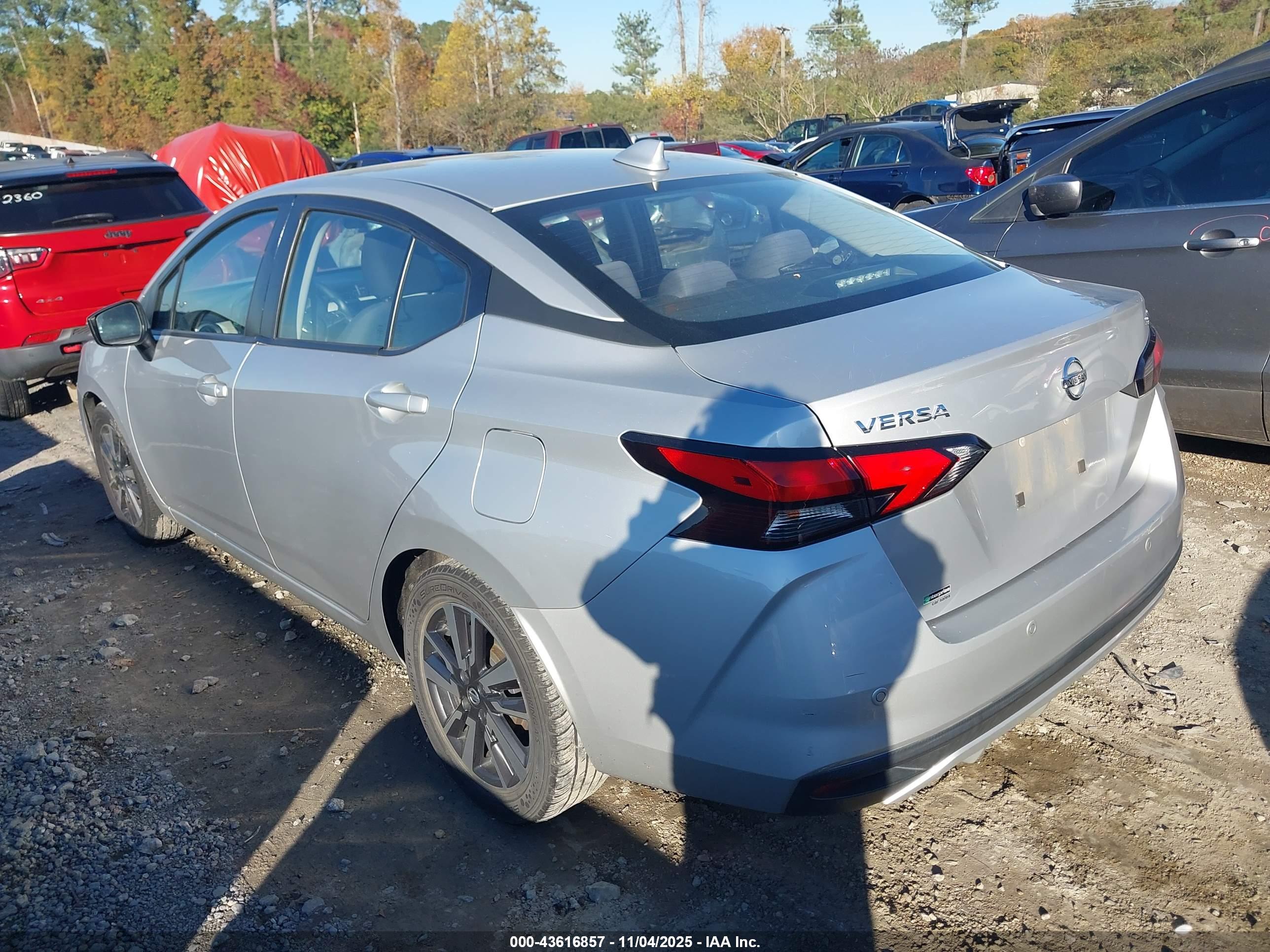 NISSAN VERSA image 3