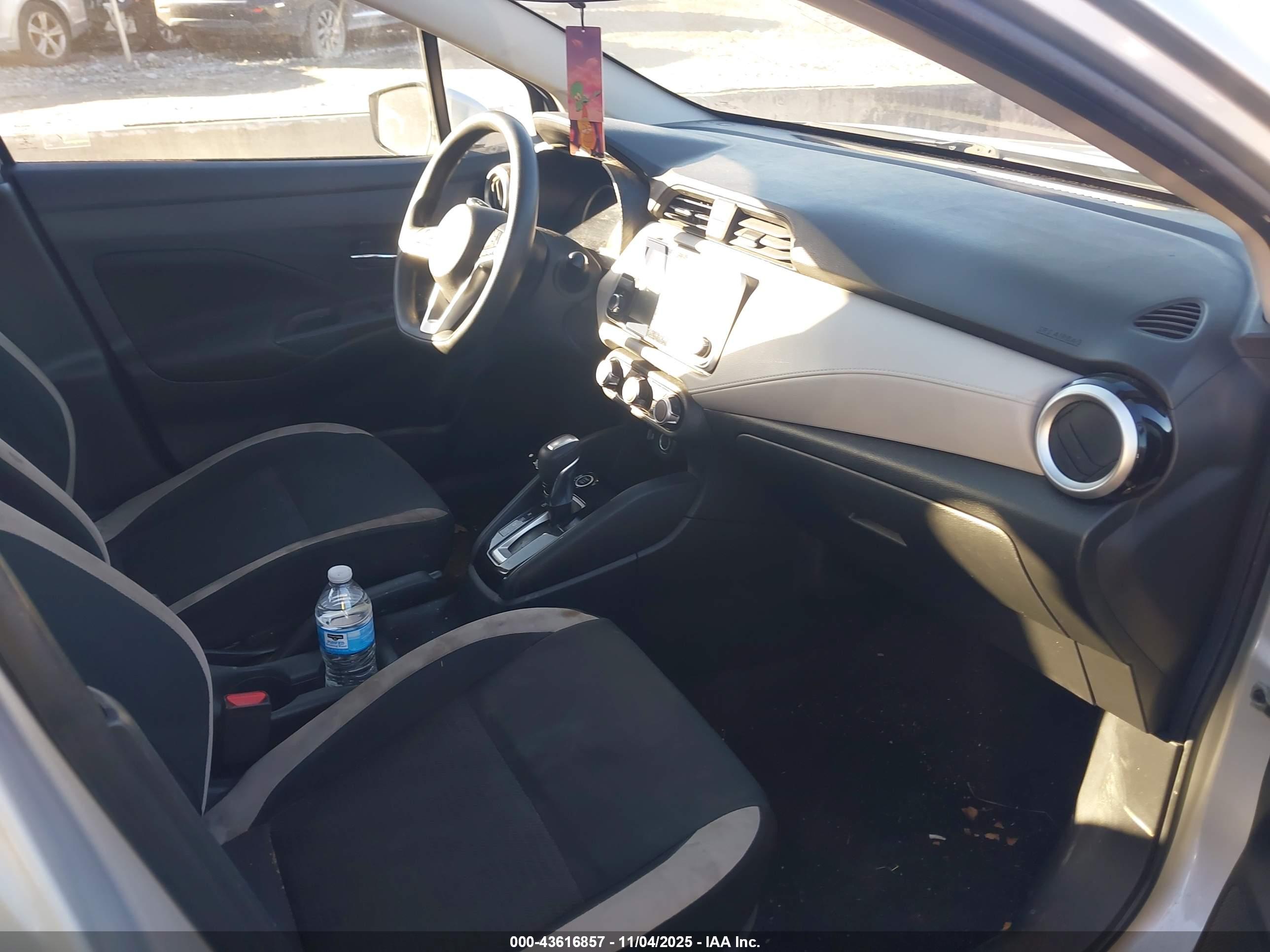 NISSAN VERSA image 5