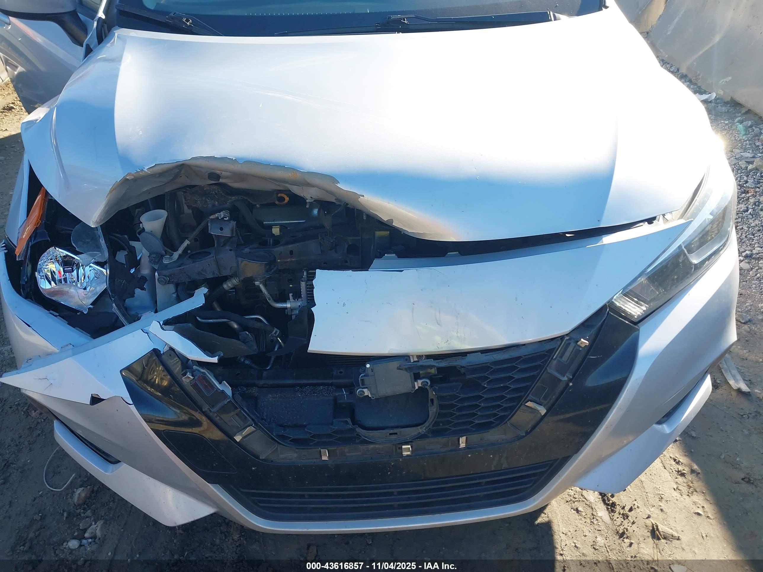 NISSAN VERSA image 6