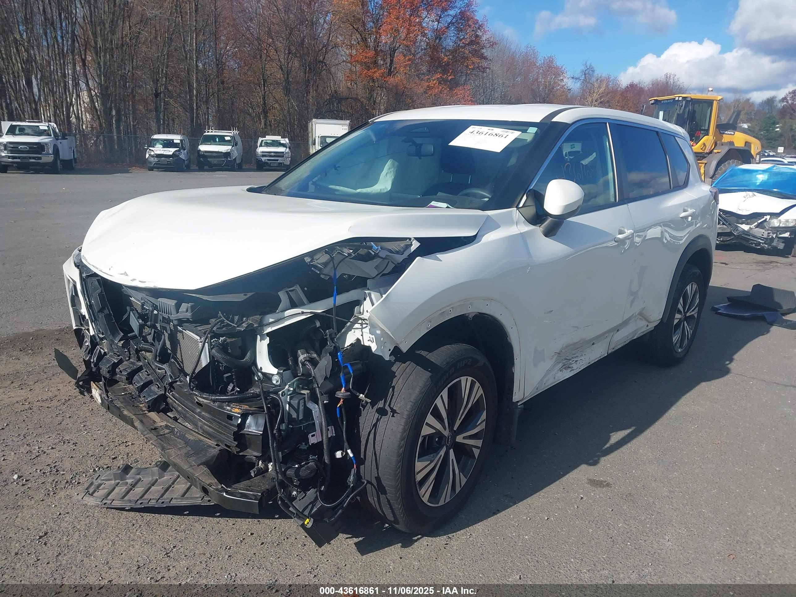 NISSAN ROGUE image 2