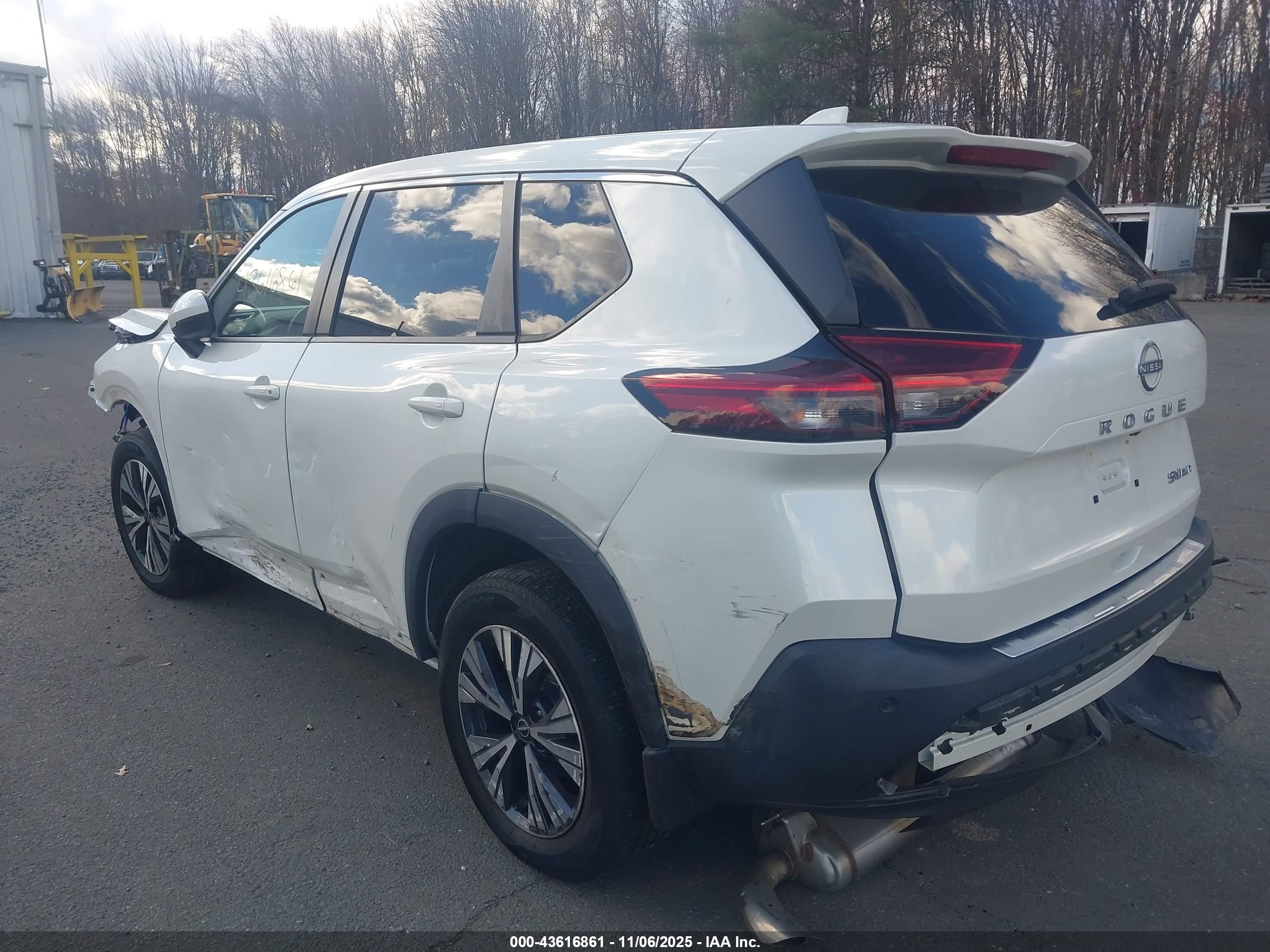 NISSAN ROGUE image 3