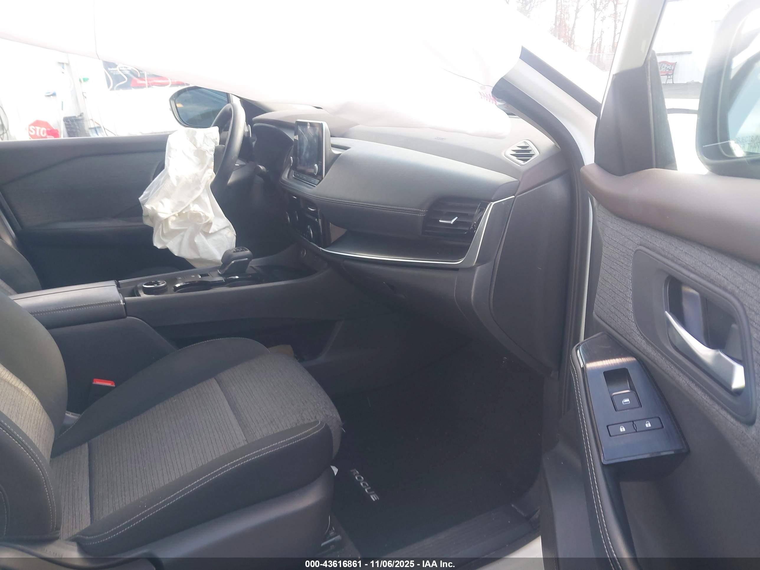 NISSAN ROGUE image 5