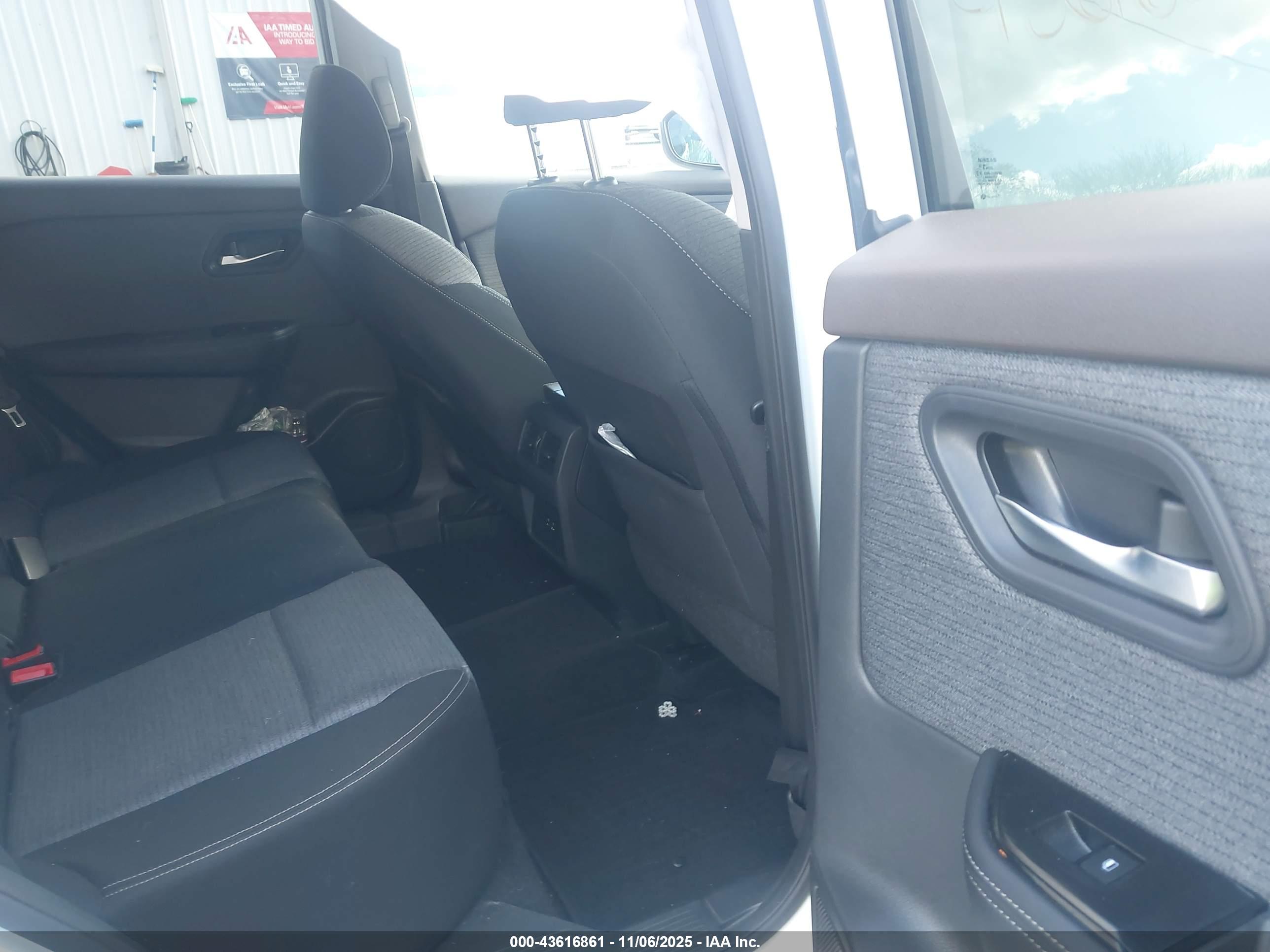 NISSAN ROGUE image 8