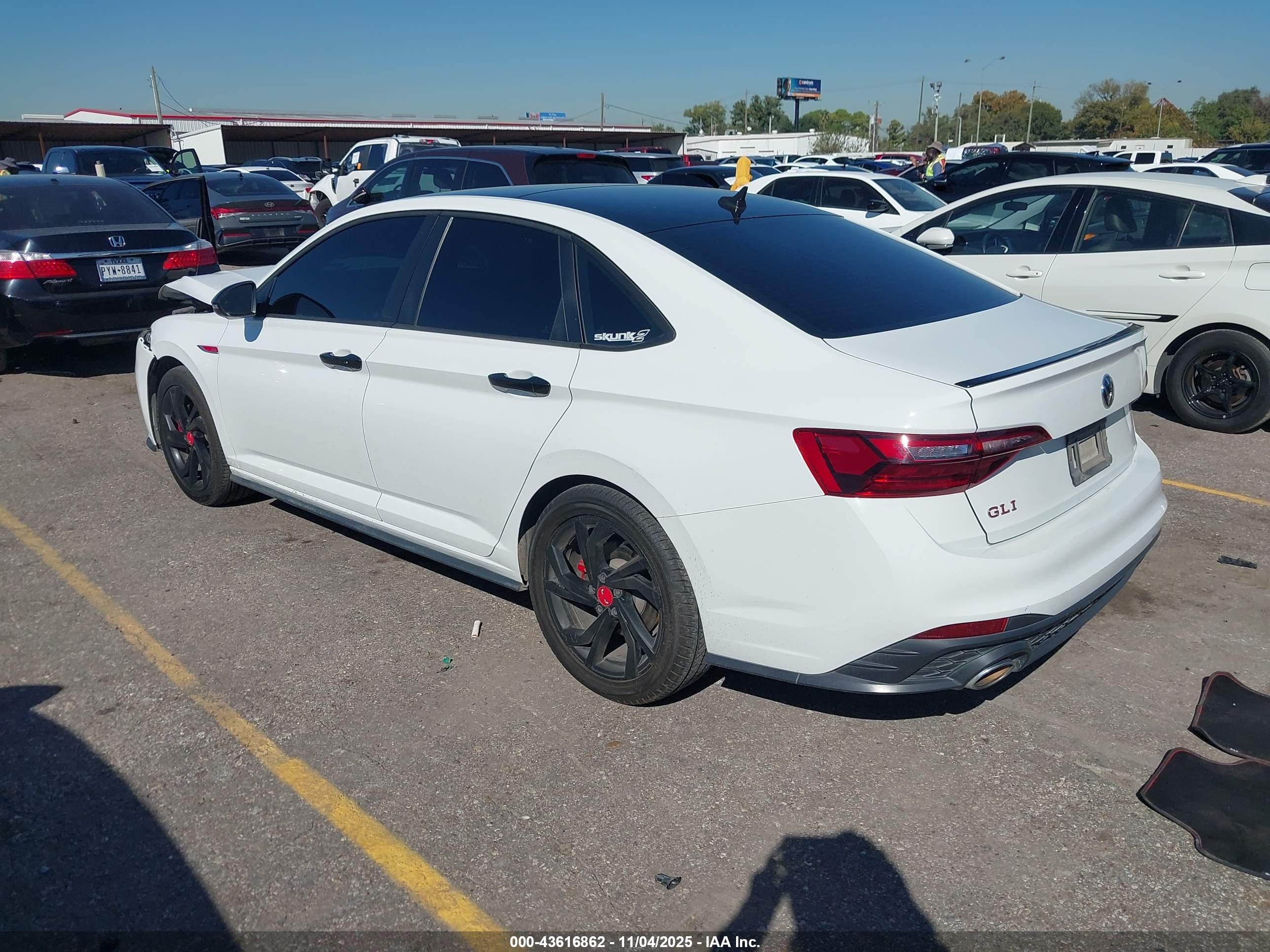 VOLKSWAGEN JETTA image 3