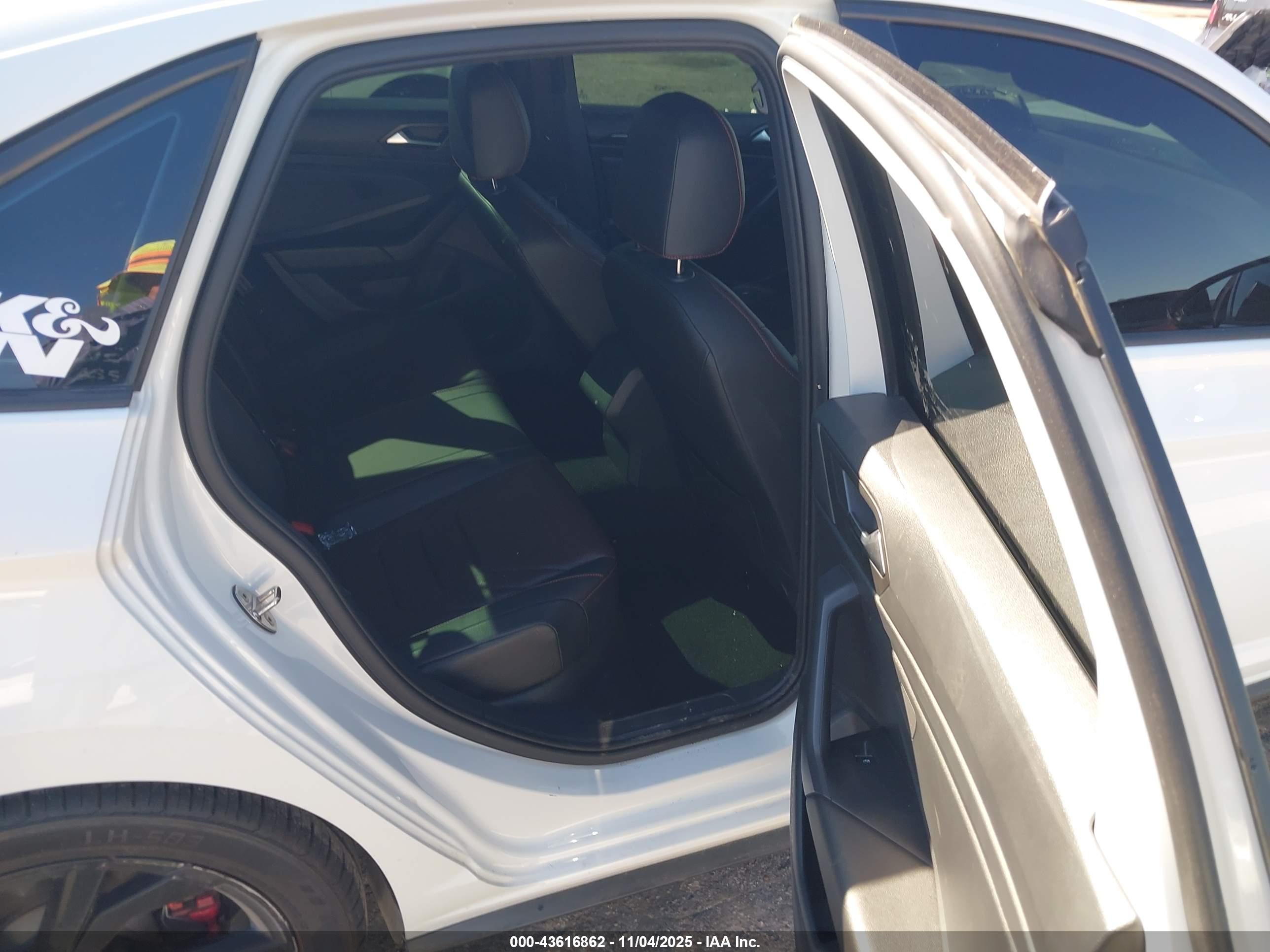 VOLKSWAGEN JETTA image 8