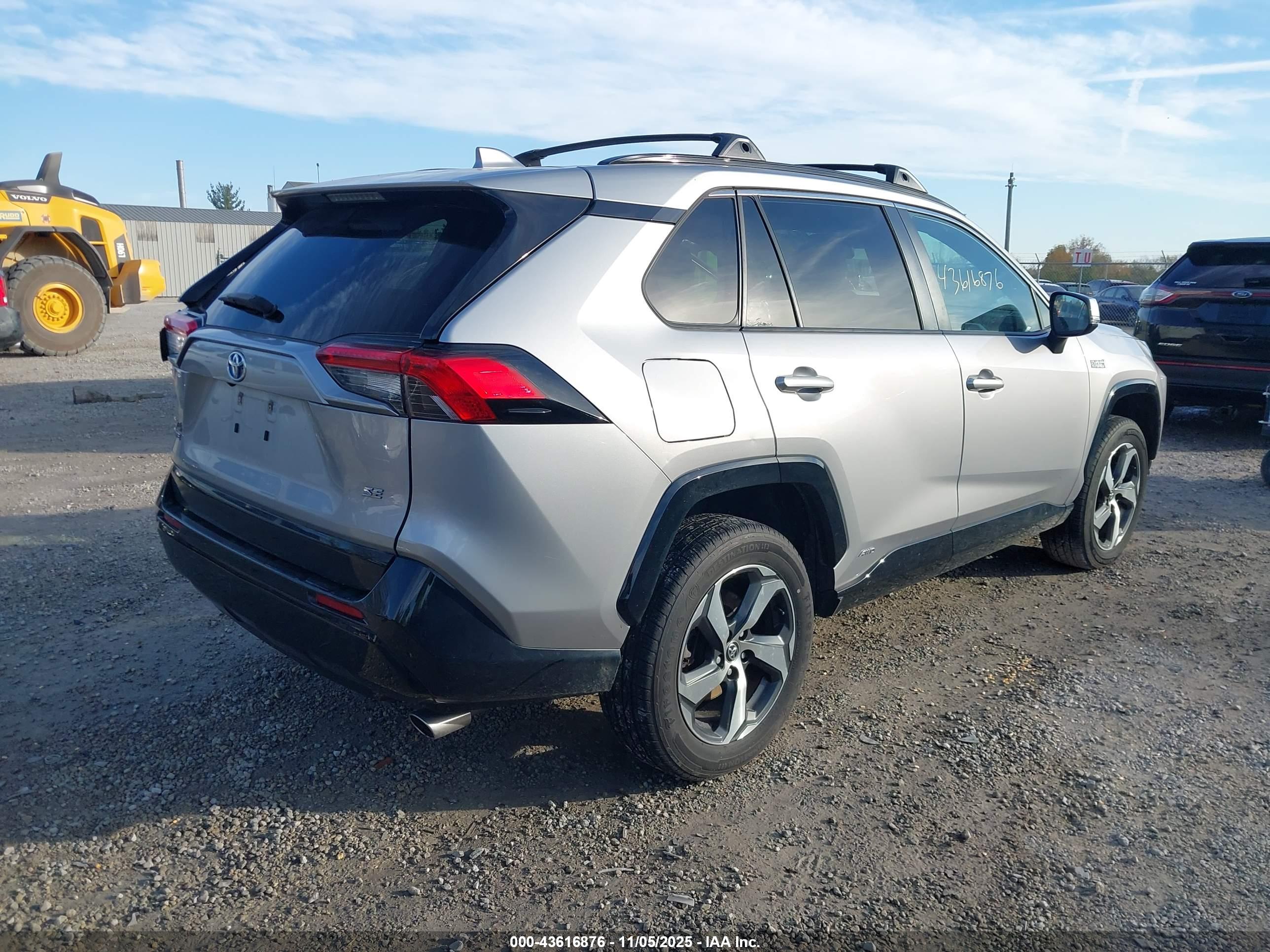TOYOTA RAV4 image 4