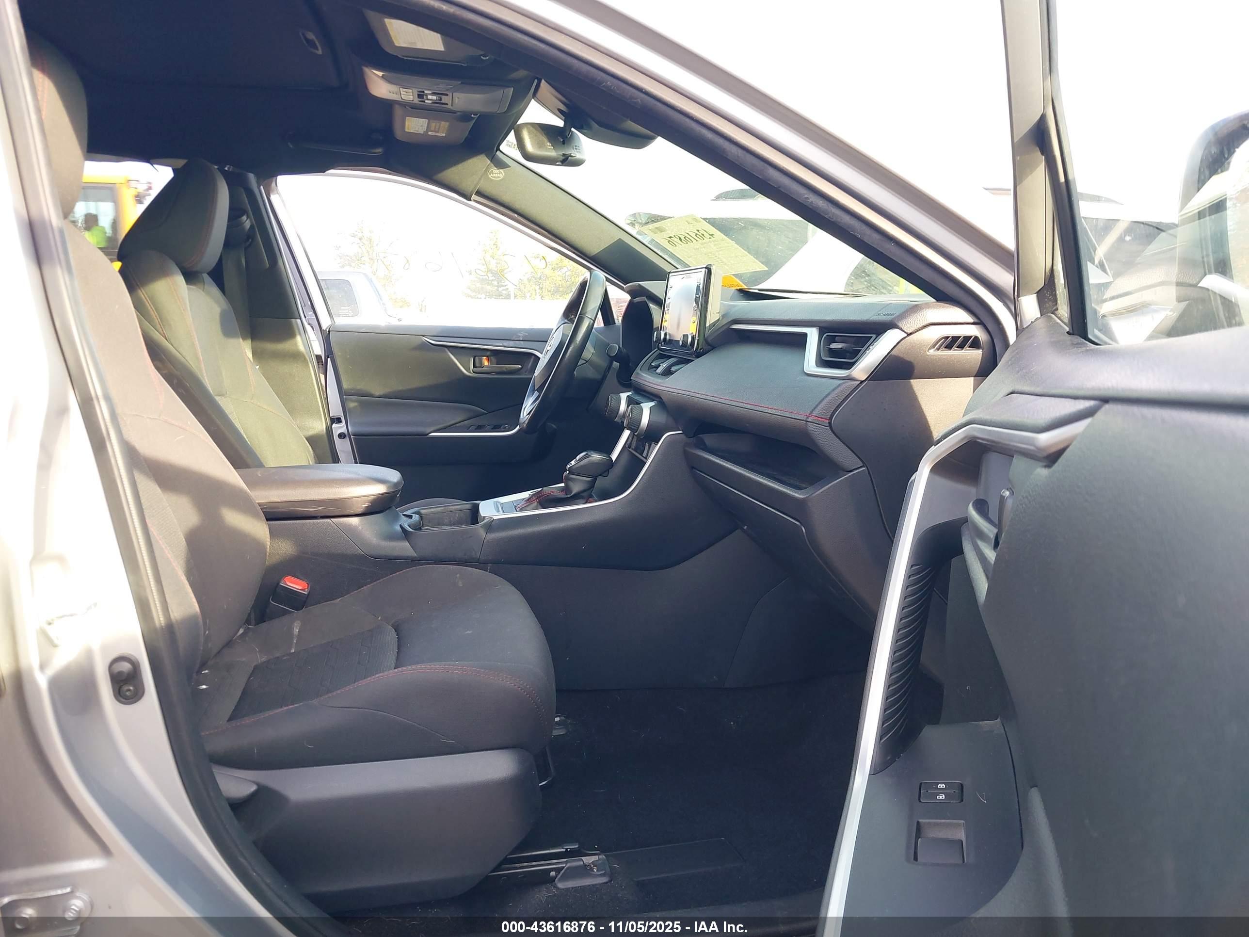 TOYOTA RAV4 image 5